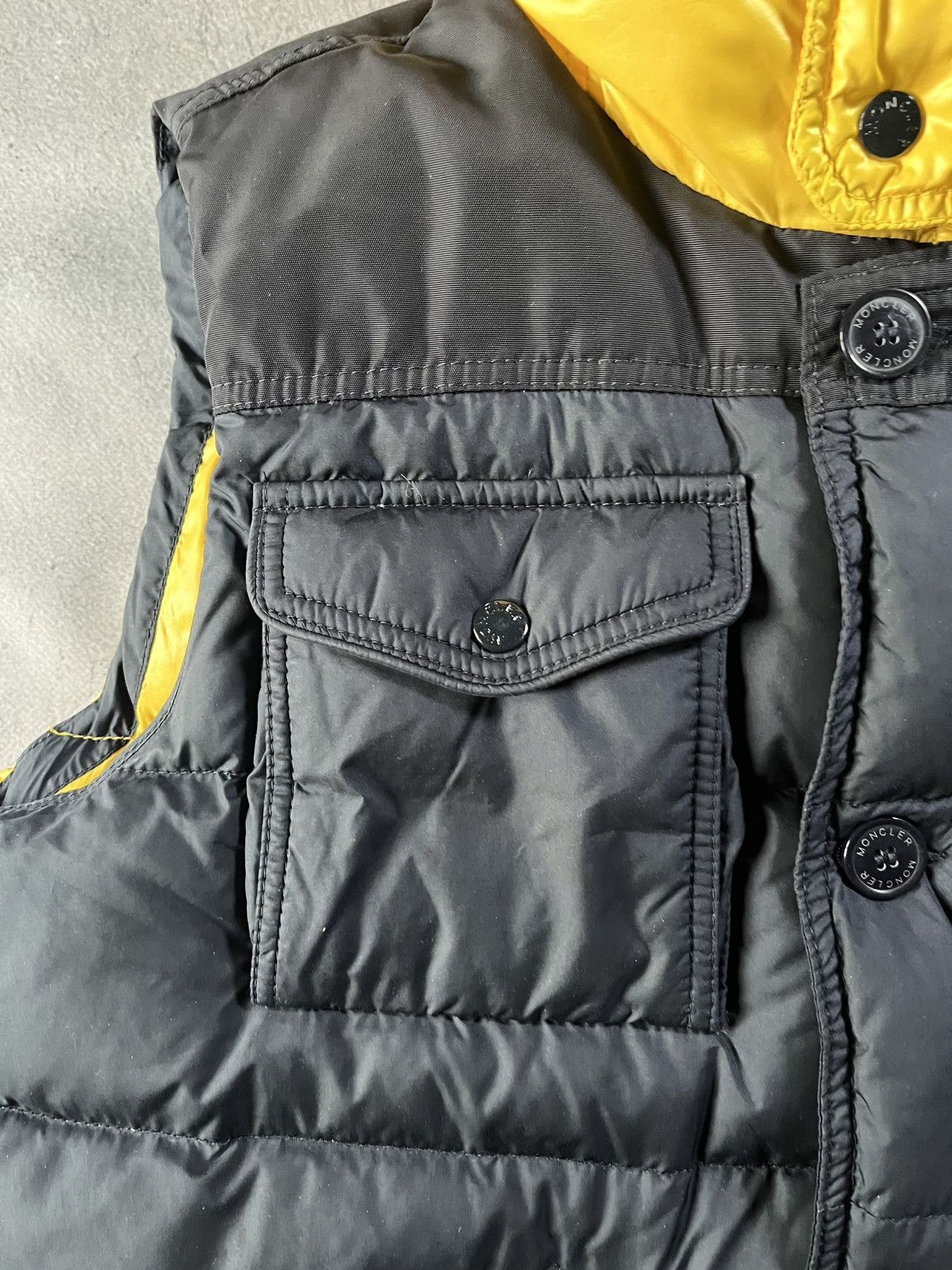 Moncler 💂🏻‍♀️moncler puffer vest🤩 Size US M / EU 48-50 / 2 - 4 Thumbnail