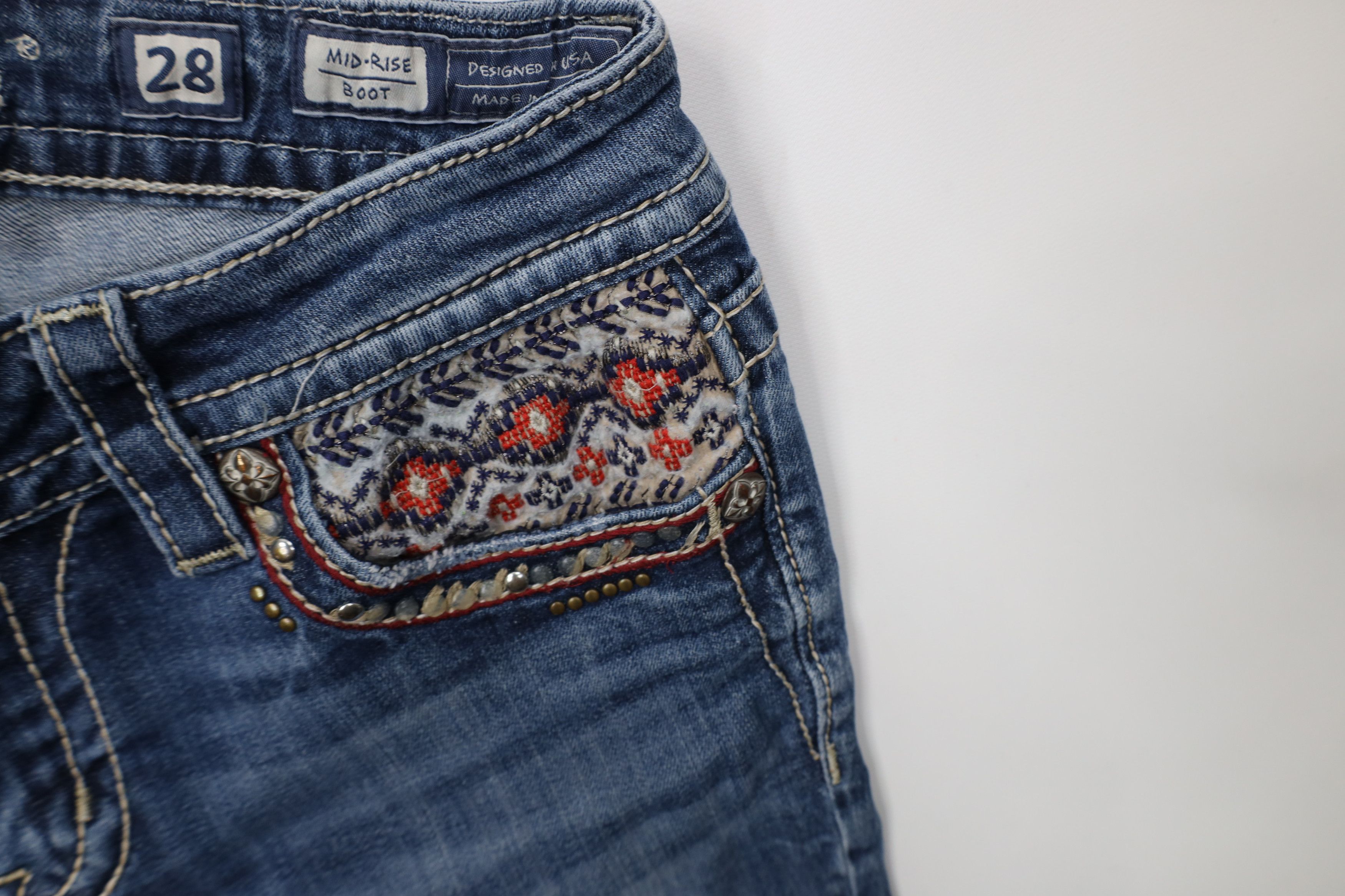 Miss Me Miss Me Soutwesthern Sequined Mid Rise Boot Flared Jeans Size 28" / US 6 / IT 42 - 8 Thumbnail