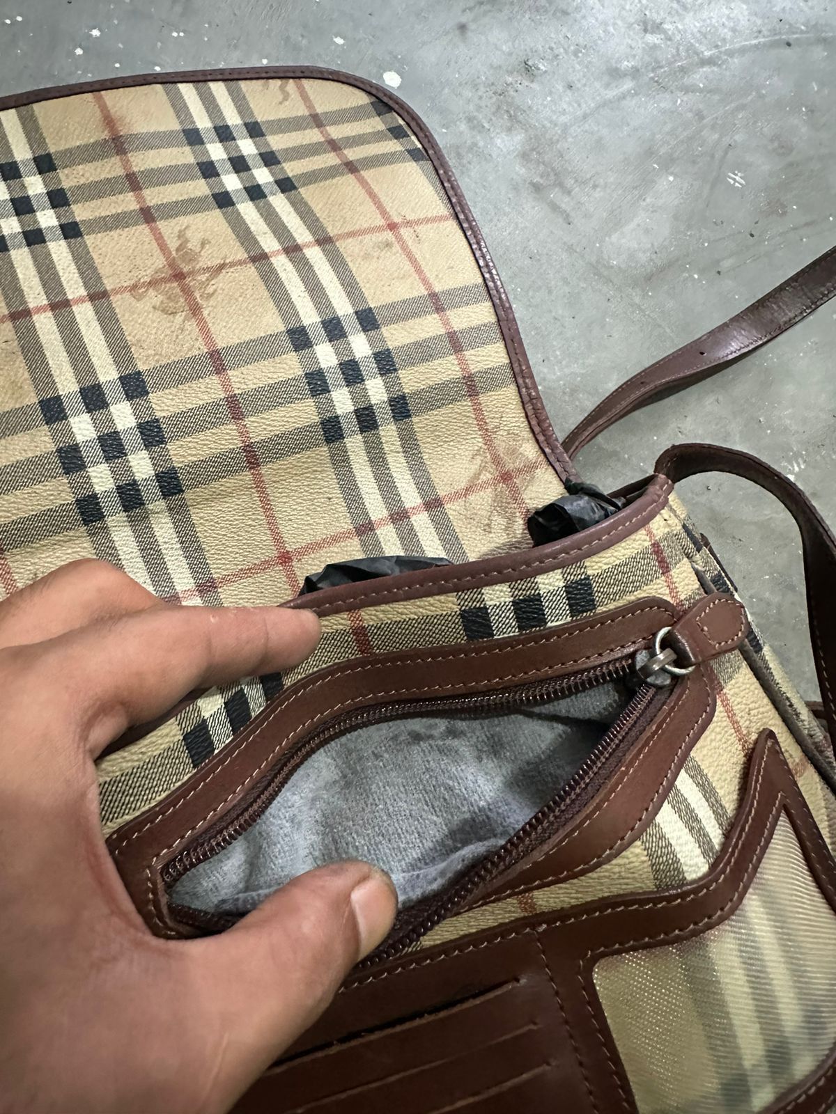 Burberry × Vintage Vintage Burberry Nova Check Crossbody/ Sling Bag Size ONE SIZE - 15 Thumbnail