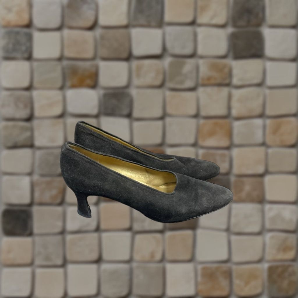 Yves Saint Laurent VINTAGE Yves Saint Laurent Pumps Womens 9 M Black Round Toe Block Slip On Leather Suede Pump Womens Shoes Size US 9 / IT 39 - 1 Thumbnail