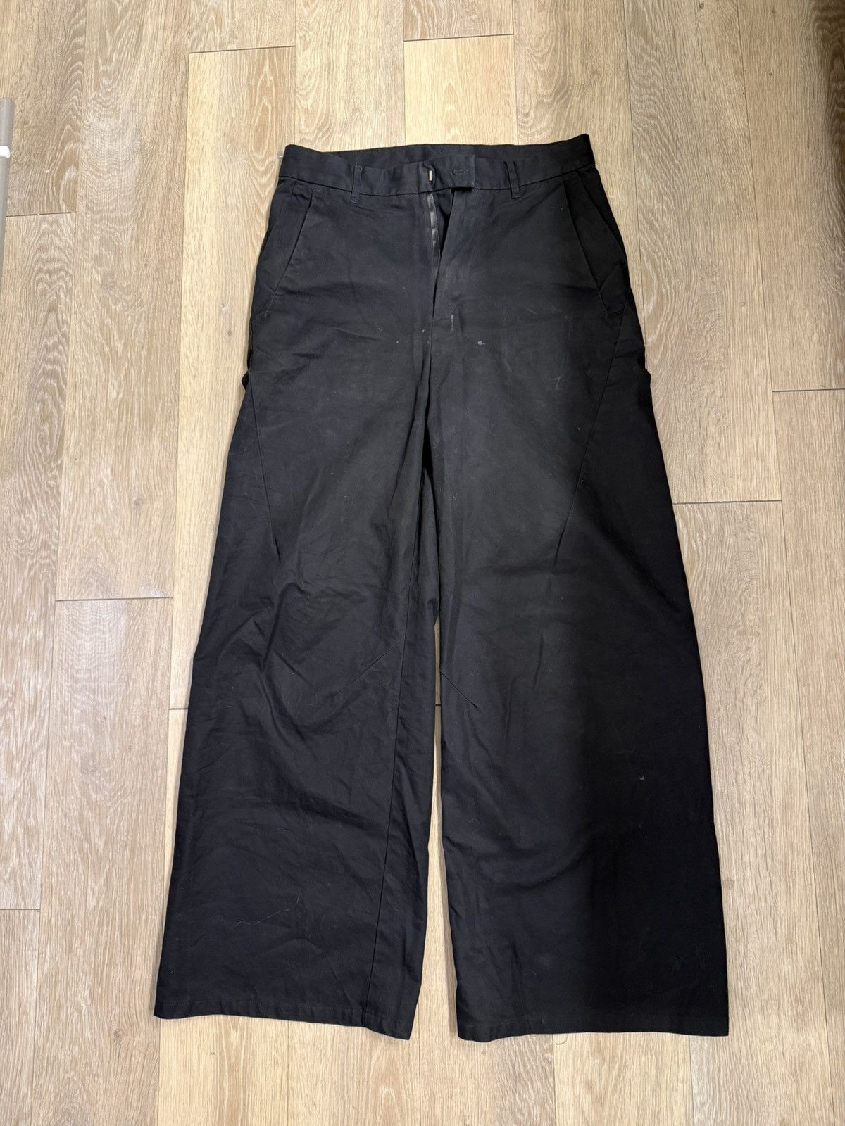 【新品未使用】vuja de ISAAC TECH CHINO PANTS S ISAAC TECH CHINO PANTS IN TAN – VUJA DÉ