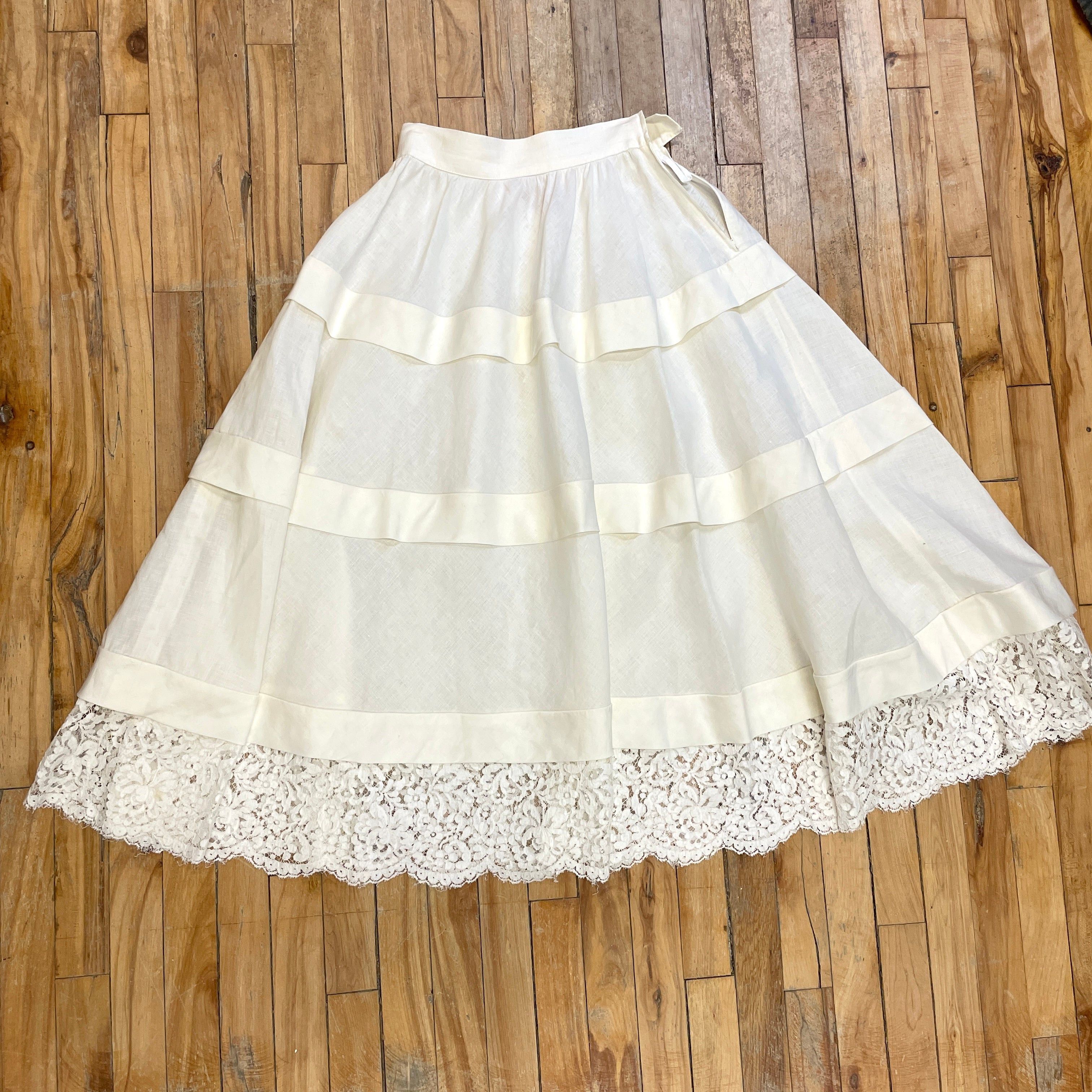 Valentino 90s "Night" By Valentino Vintage Designer Lacy Linen Summer Skirt Made In Italy Size 26" Size 26" / US 2 / IT 38 - 4 Thumbnail
