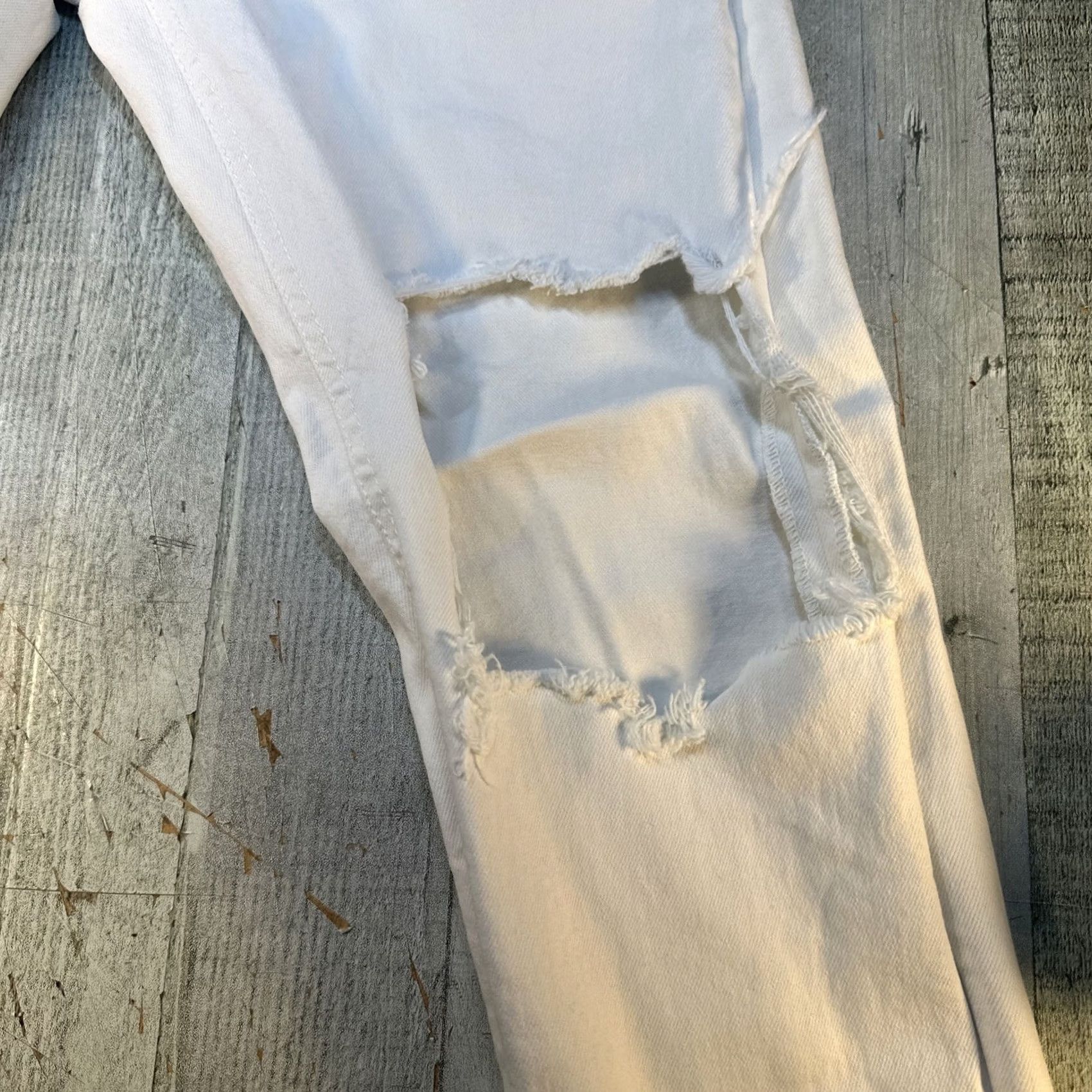 Zara VINTAGE Men’s White Zara Size 31 Distress Capri Length 25 White Jeans Size US 31 - 2 Thumbnail