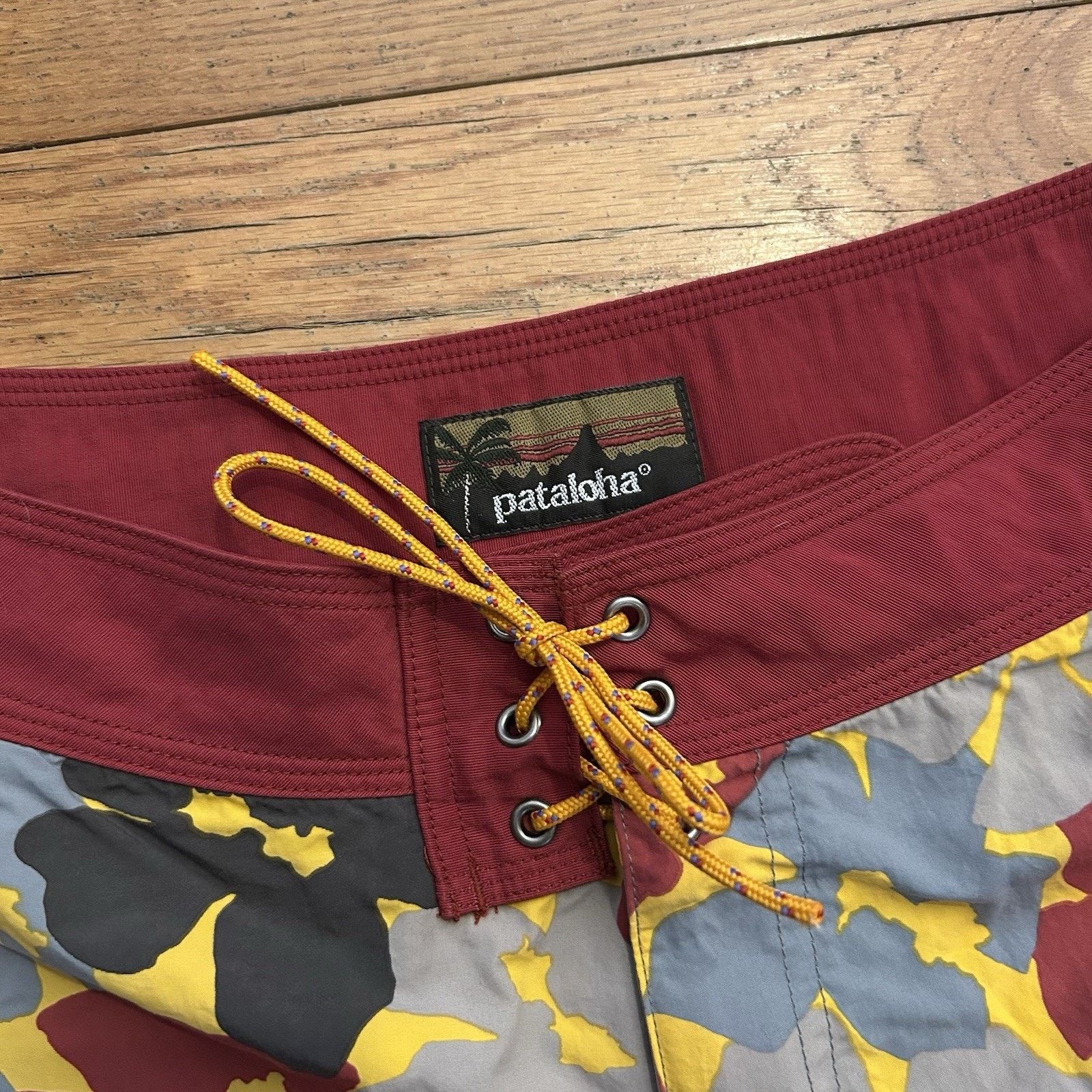 Patagonia × Vintage 2002 Pataloha Floral Hawaiian Wavefarer Y2K Swim Trunks 9” Size US 32 / EU 48 - 2 Thumbnail