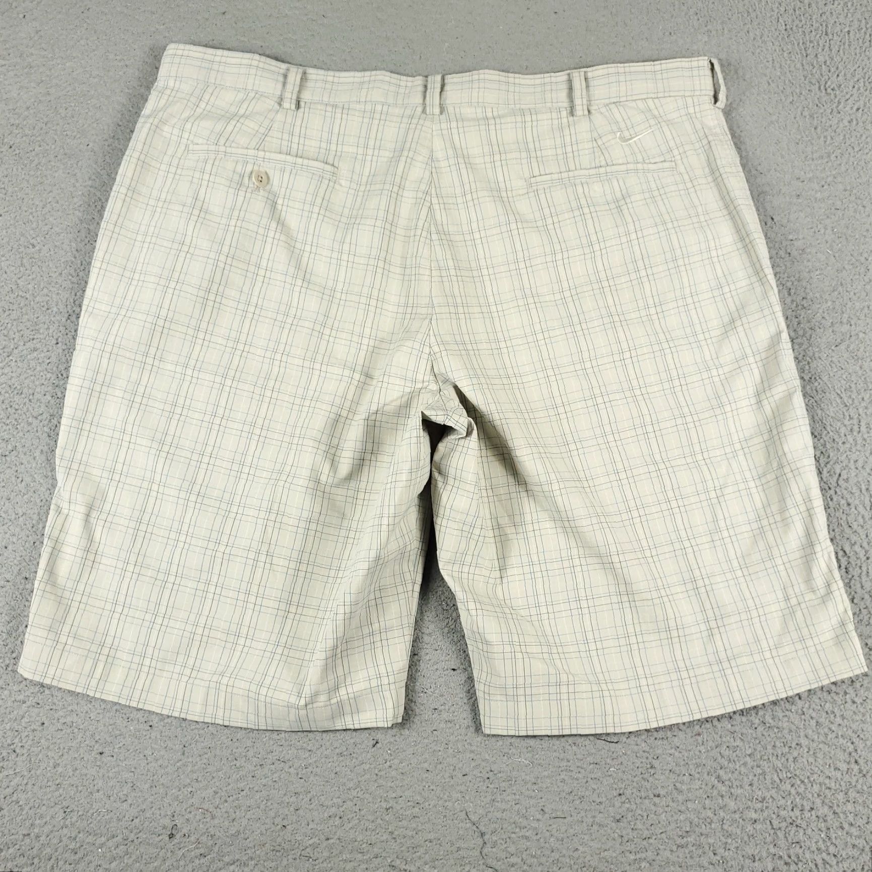 Nike Nike Shorts Mens 40 Beige Plaid Dri Fit Flat Front Chino Casual Golf Nike Logo Belt Loops Regular Size 40 Mens Brown Beige Plaid Chino Shorts Size US 40 / EU 56 - 7 Thumbnail