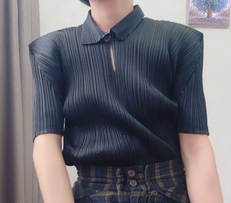 Issey Miyake issey miyake Right-angled shoulder one-button top Size XS / US 0-2 / IT 36-38 - 1 Thumbnail