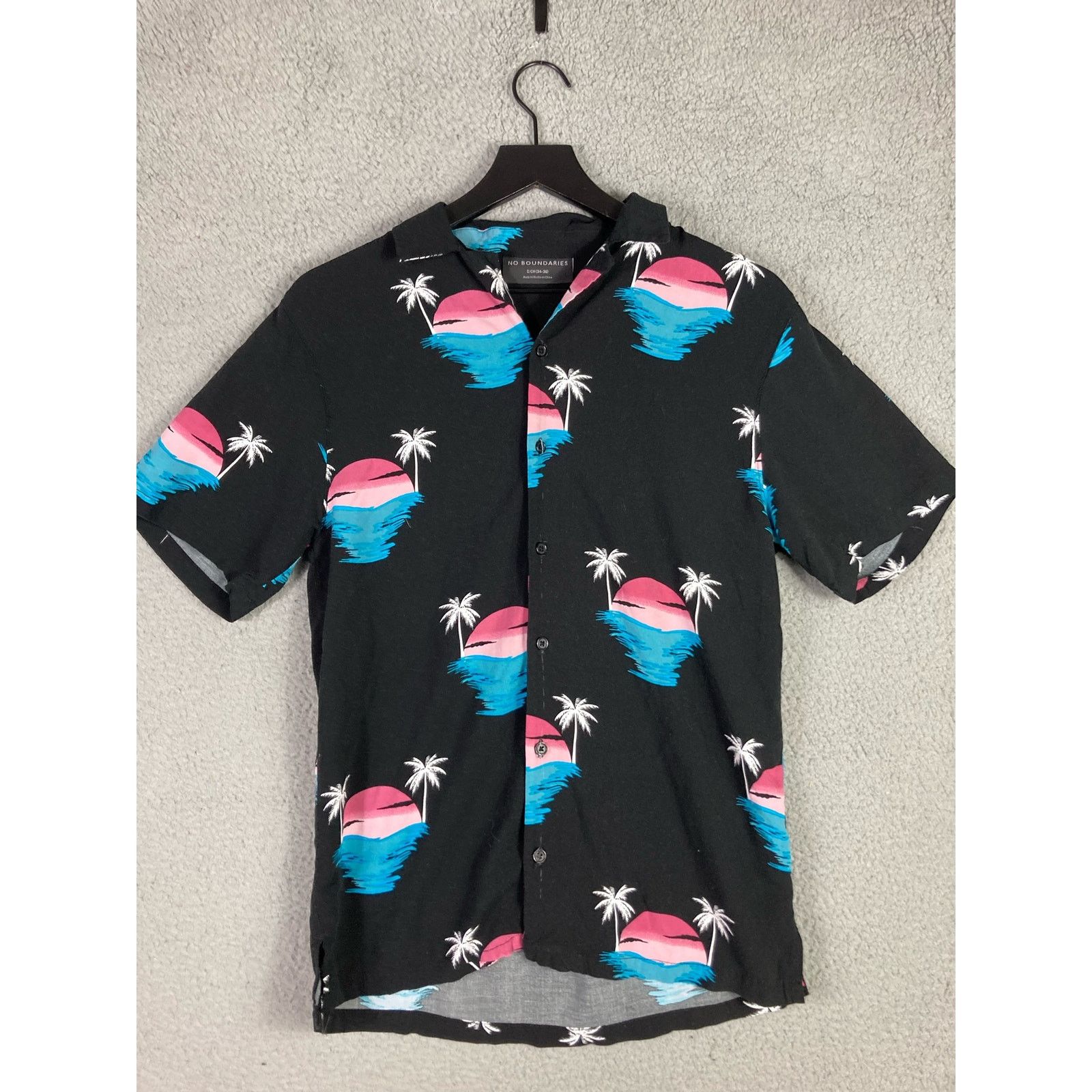 Other No Boundaries Men's Hawaiian Floral Short Sleeve Shirt S Size US S / EU 44-46 / 1 - 7 Thumbnail