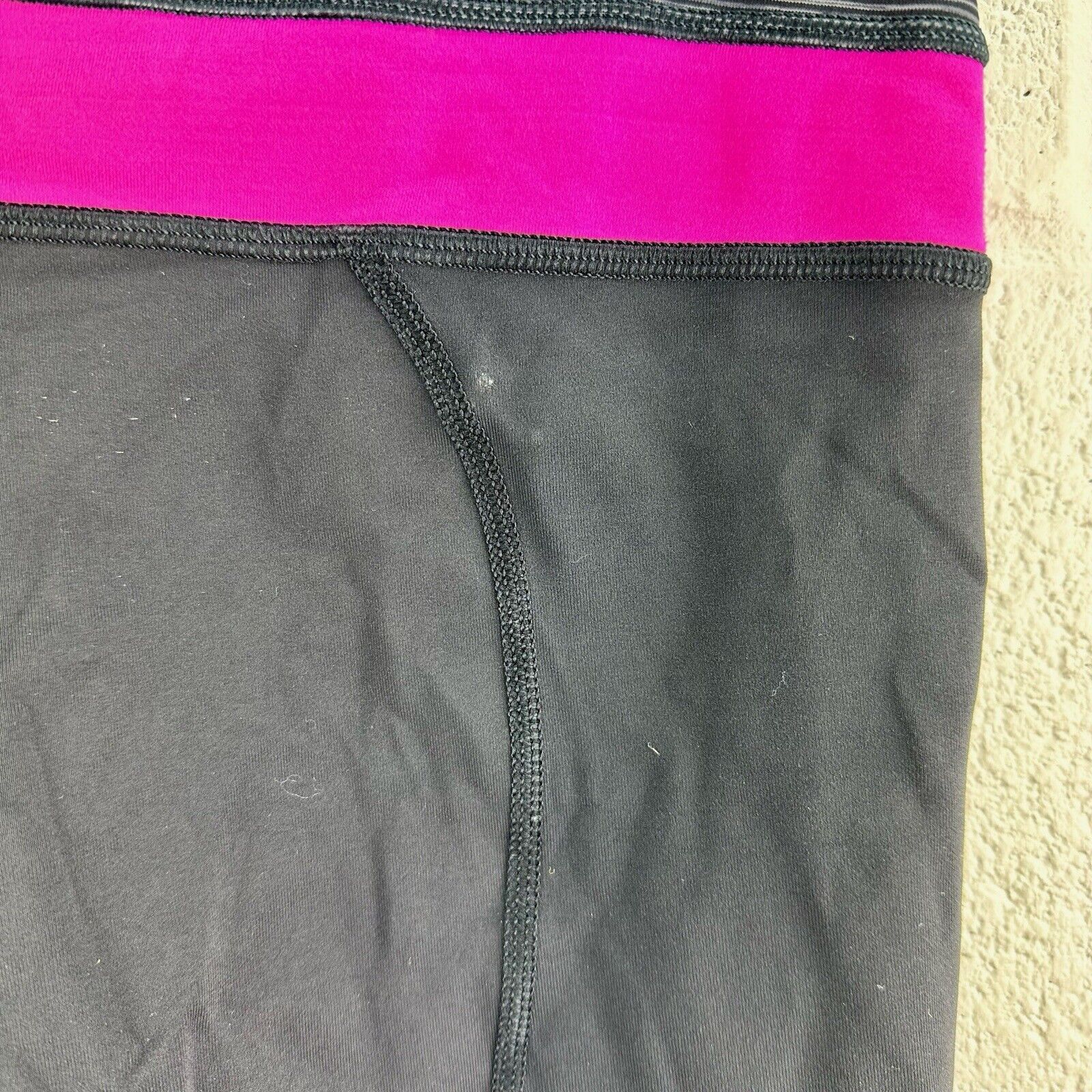 Lululemon Lululemon Run Inspire Crop II Black Paris Pink Sz 4 Leggings Size 27" / US 4 / IT 40 - 5 Thumbnail