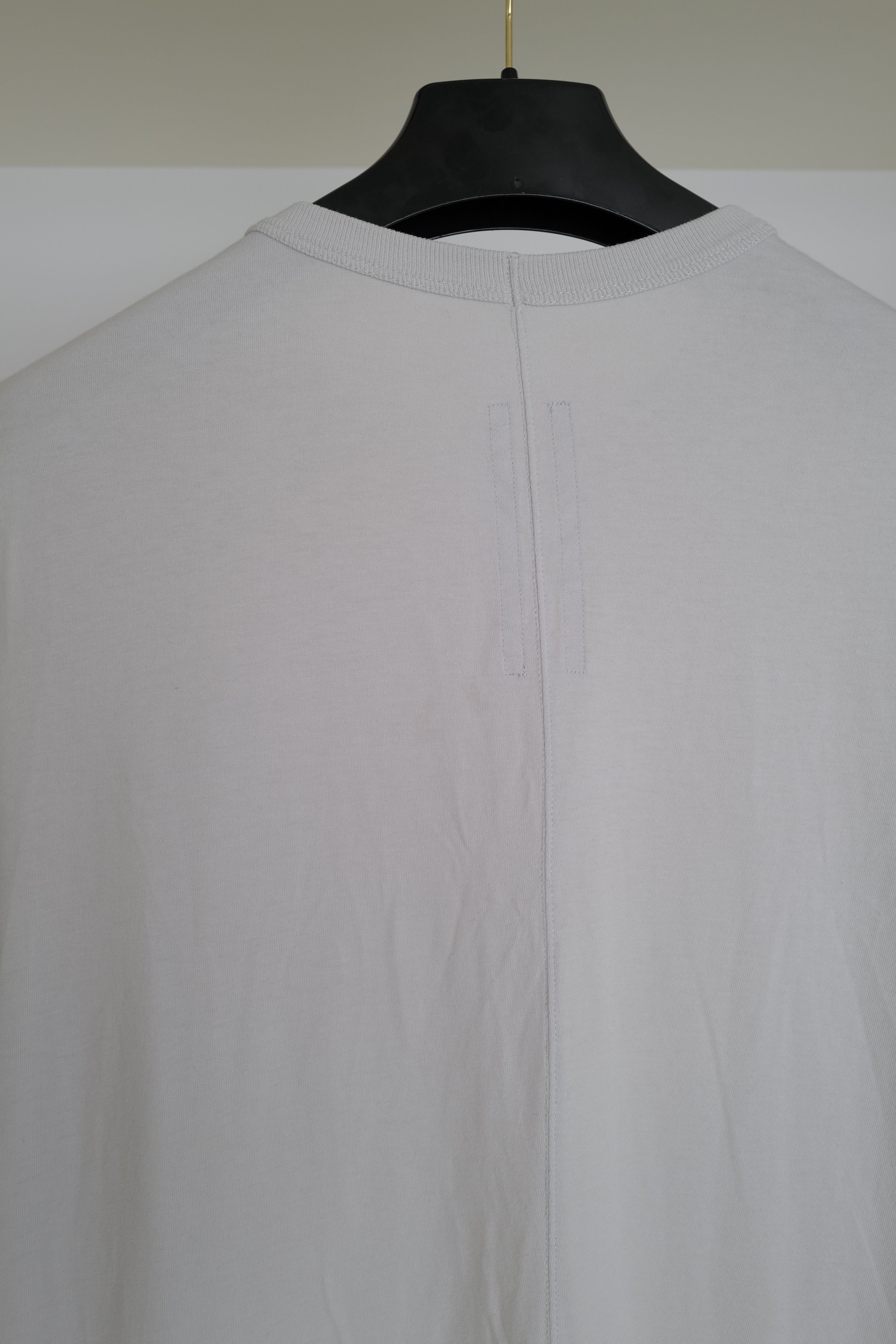 Rick Owens RICK OWENS LONG SLEEVE ZIP POCKET T-SHIRT OYSTER IN OYSTER Size US M / EU 48-50 / 2 - 12 Thumbnail