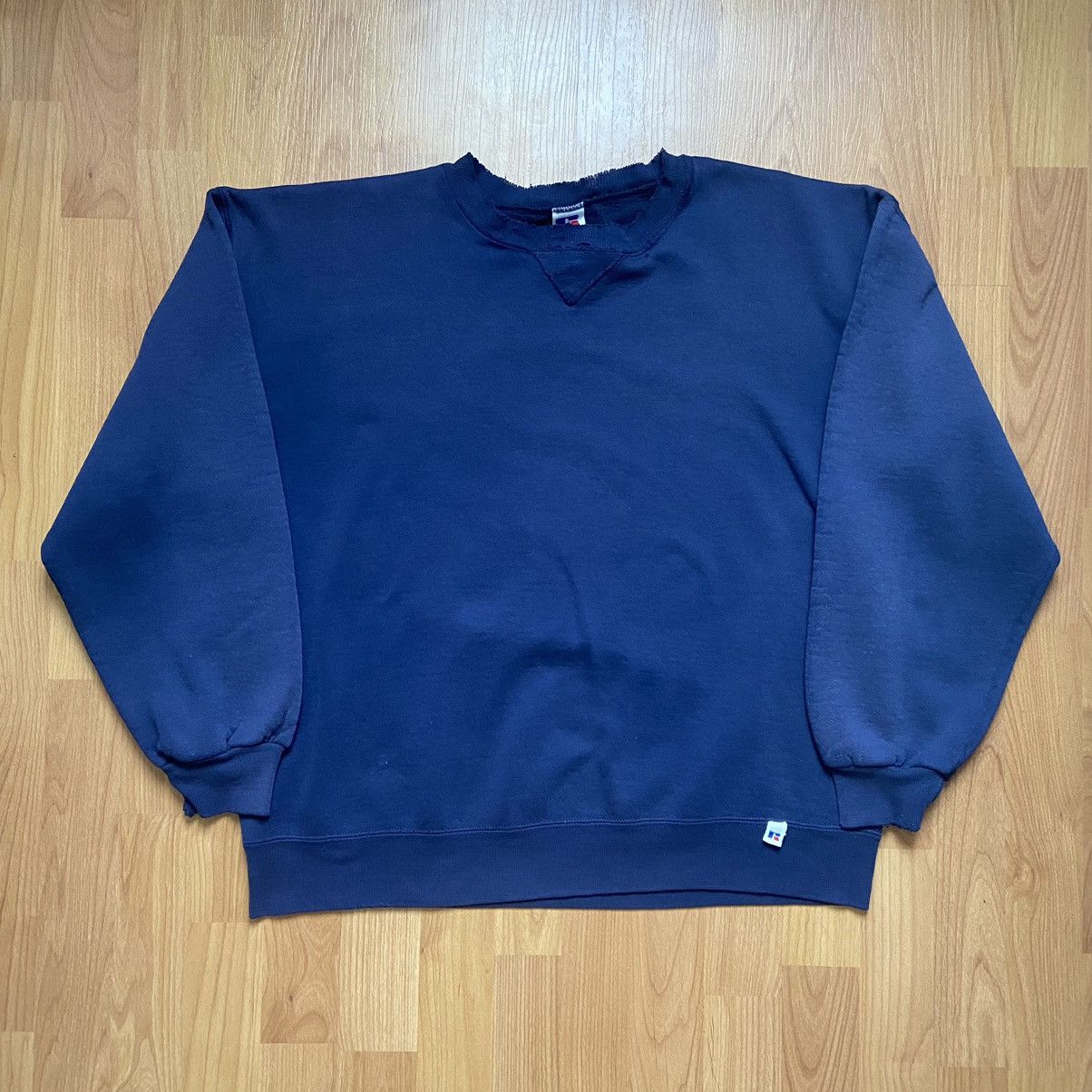 Russell Athletic × Vintage Vintage Russell Athletic Men’s Distressed Sweatshirt XL Size US XL / EU 56 / 4 - 1 Thumbnail