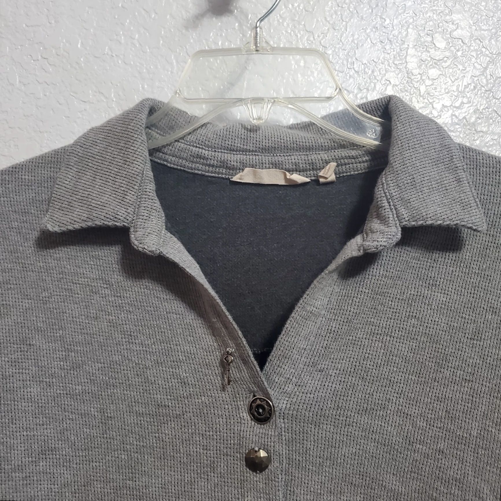 Soft Surroundings VINTAGE Soft Surroundings Top Women L Gray Waffle Knit Novelty Buttons Roll Tab Sleeve Size L / US 10 / IT 46 - 5 Thumbnail