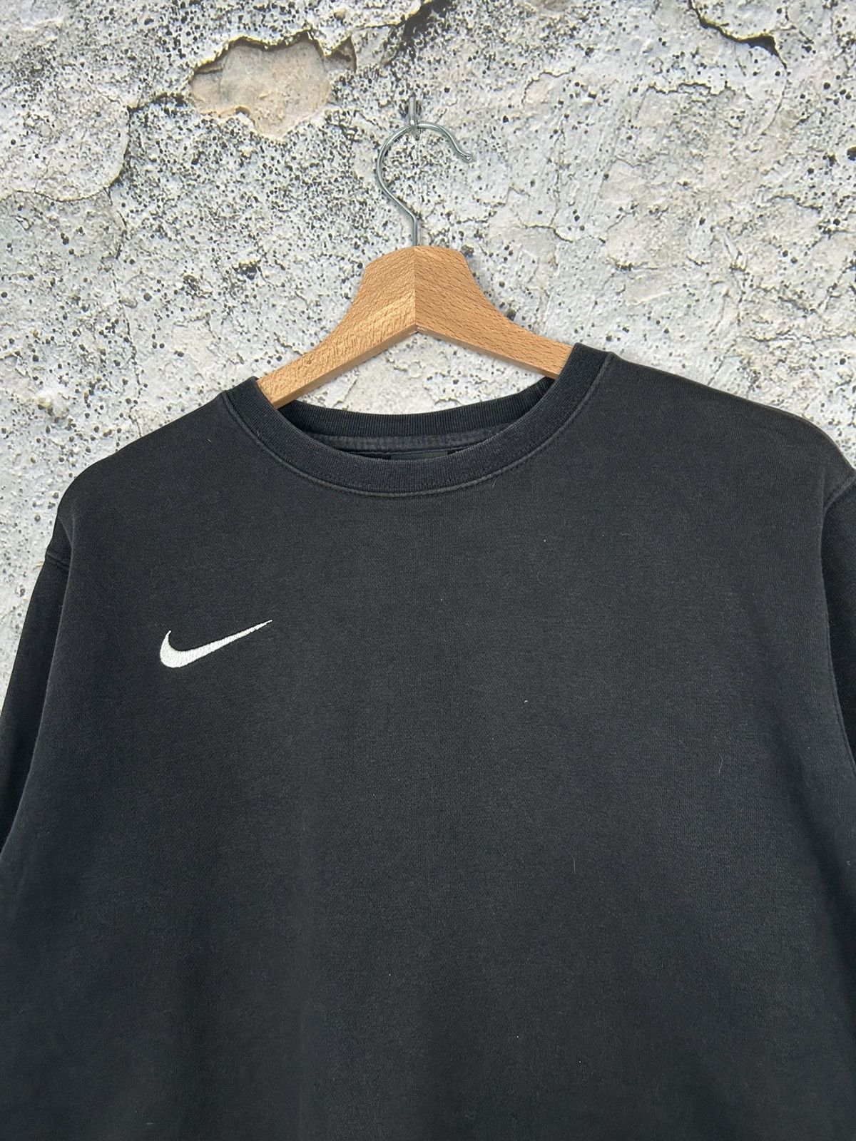 Nike Nike Swoosh Black Crewneck Streetwear Boxy Baggy Rap Size US M / EU 48-50 / 2 - 3 Thumbnail
