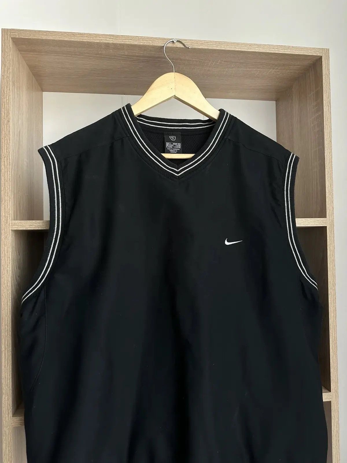 Nike Vintage Nike Black Sportswear West Big Logo Size US L / EU 52-54 / 3 - 4 Thumbnail