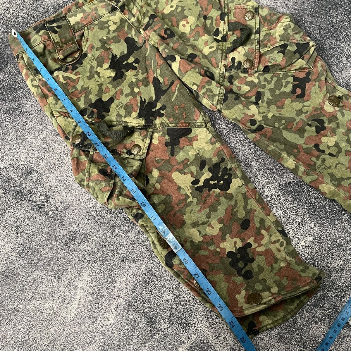 If Six Was Nine SLY camo japanese style y2k punk multi pocket short pants Size US 31 - 13 Thumbnail