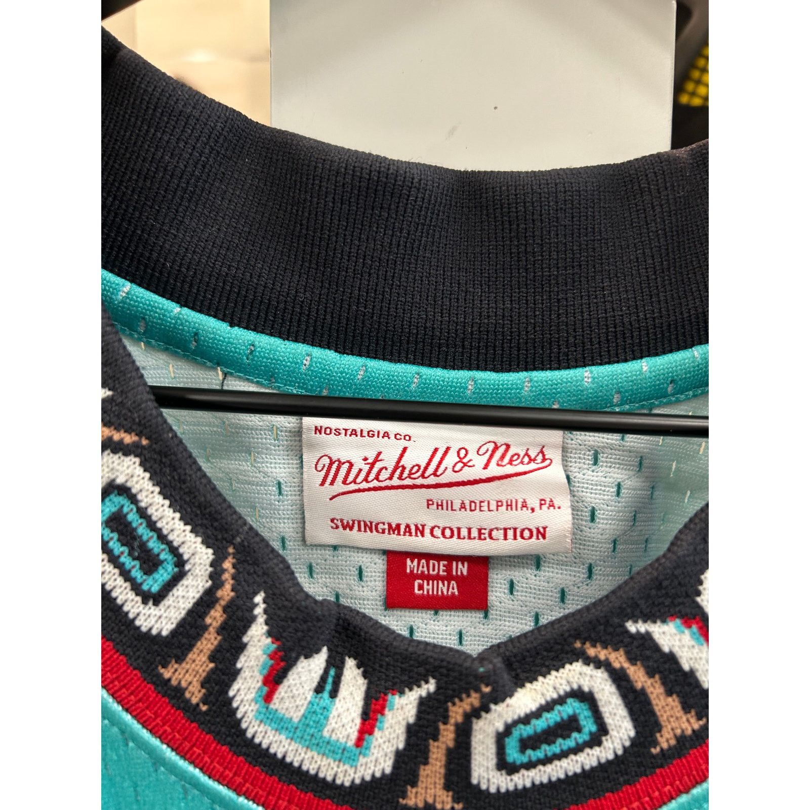 Mitchell & Ness Mike Bibby Vancouver Grizzlies Jersey Mitchell & Ness M B15 Size US M / EU 48-50 / 2 - 4 Thumbnail