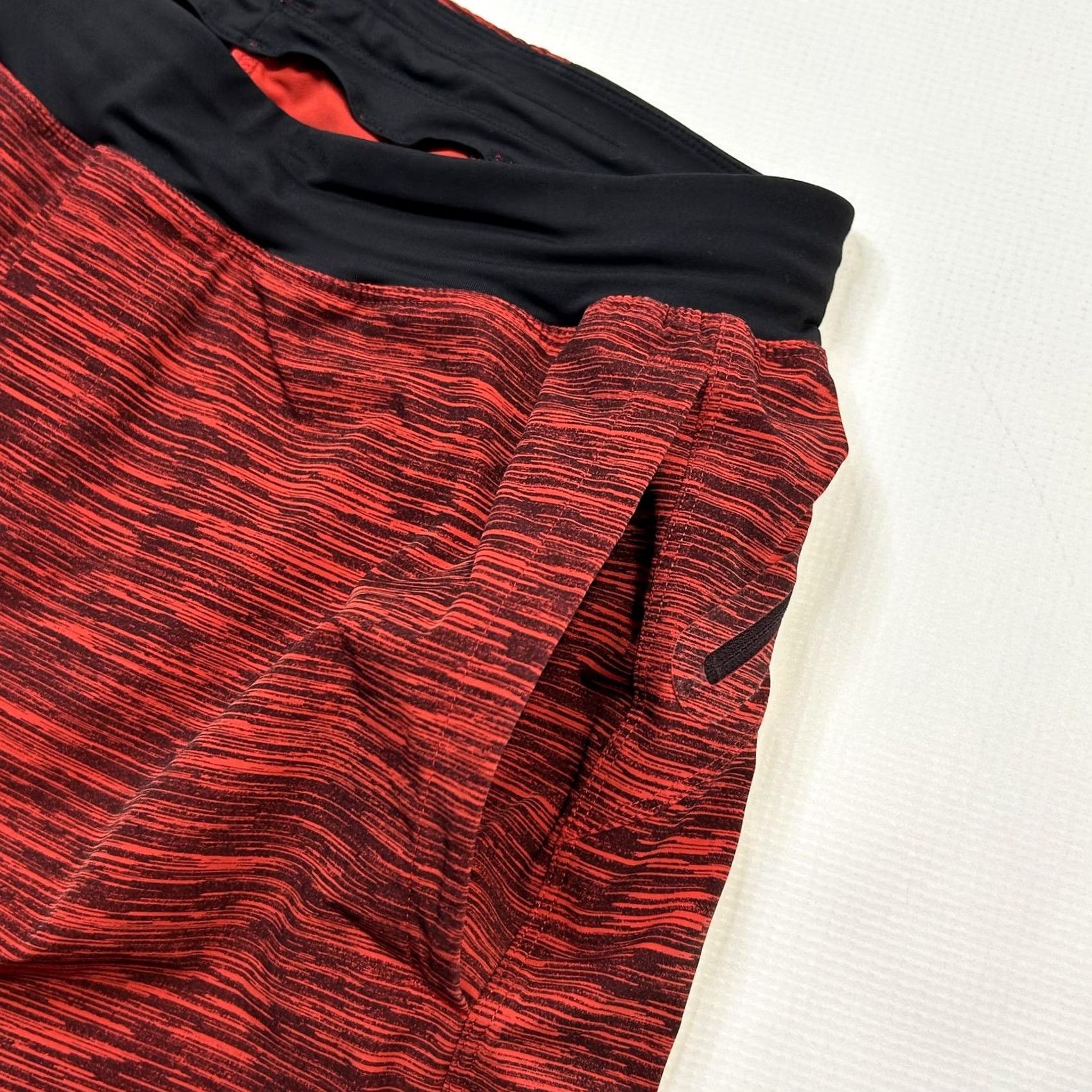 Lululemon Lululemon Shorts Mens M Red Black Surge Lined Drawstring Athletic Gym Size US 31 - 7 Thumbnail