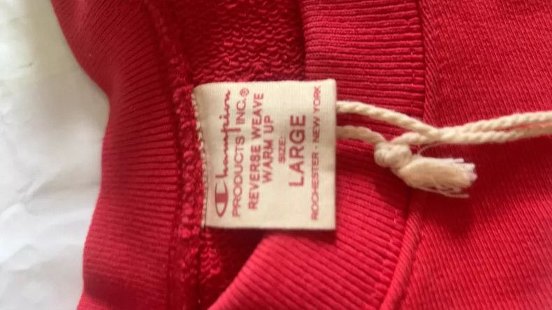 Vetements Vetements Champion off-shoulder loose sweater Size US L / EU 52-54 / 3 - 3 Thumbnail