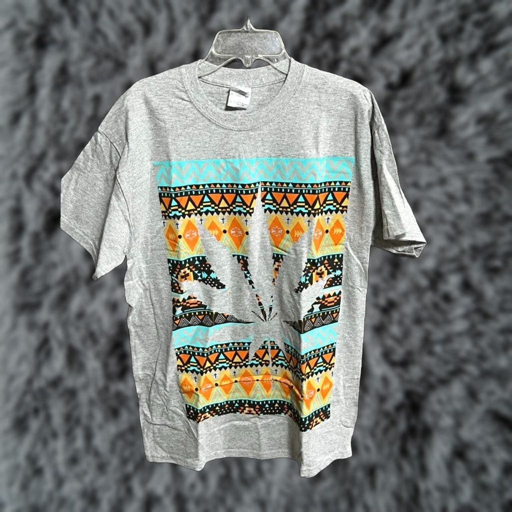 Gildan Marijuana Leaf Shirt Medium Men Gray Gildan Heavy Cotton Crew Neck Short Sleeve Tee Aztec Boho 90s Y2K Festival Retro Colorful Size US M / EU 48-50 / 2 - 1 Thumbnail