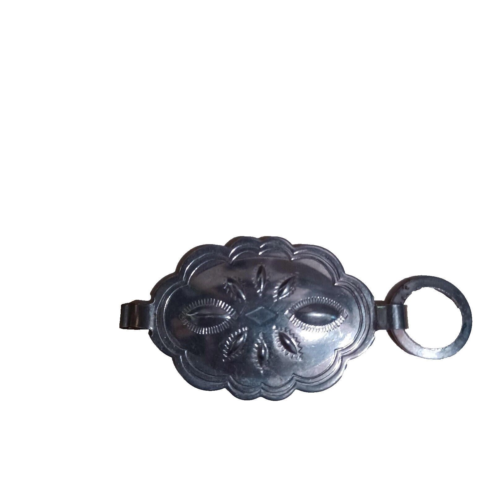 RAGEBLUE Rare Native American Navajo Concho Embossed Medallion link Size ONE SIZE - 3 Thumbnail