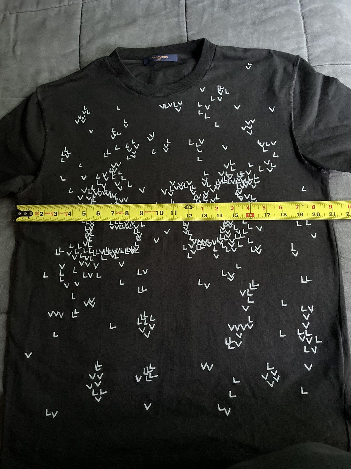 Louis Vuitton Louis Vuitton Spread Embroidered Logo T Shirt Size US S / EU 44-46 / 1 - 7 Thumbnail