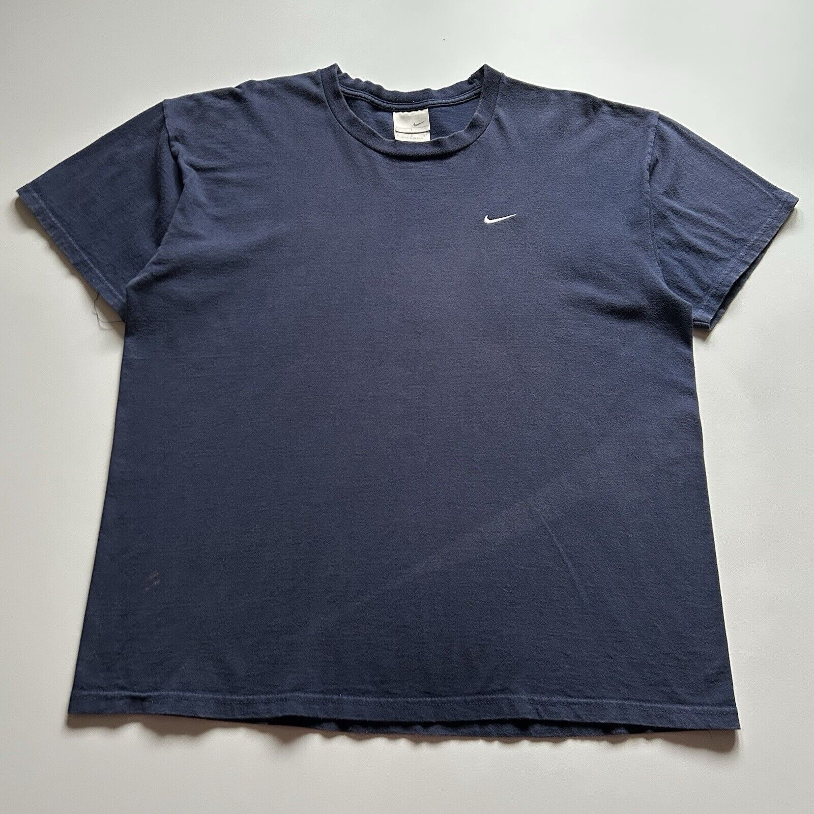Nike × Vintage Vintage Y2K Nike Swoosh Basic T Shirt Large Faded Navy Blue Size US L / EU 52-54 / 3 - 1 Thumbnail