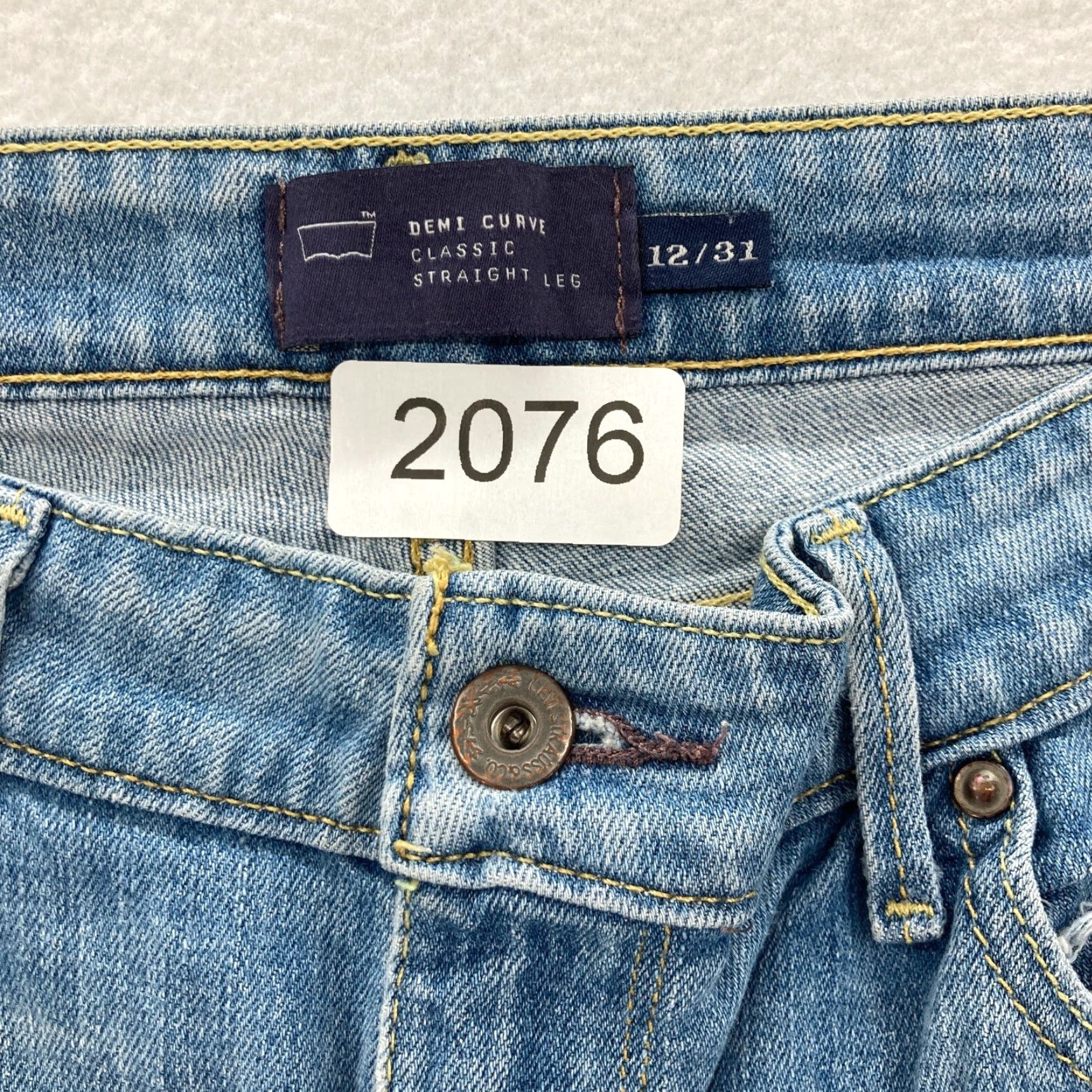 Levi's Levi's Demi Curve Womens Sz 12 Straight Leg Light Wash Blue Jeans Size 24" / US 00 / IT 34 - 4 Thumbnail