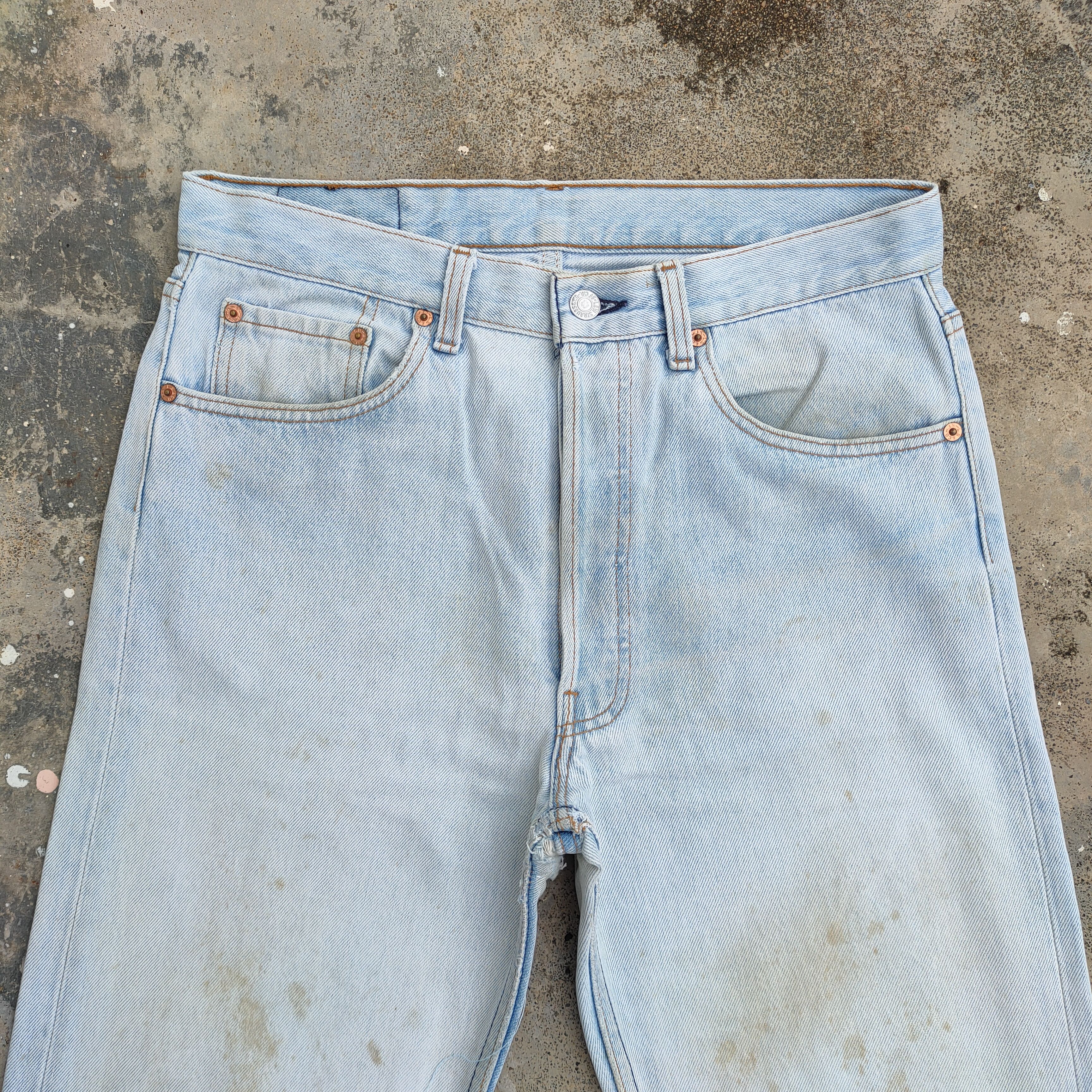 Levi's Vintage Clothing VINTAGE LEVI'S 501 USA LIGHT WASH RUSTY FADED JEAN DENIM Size US 32 / EU 48 - 3 Thumbnail