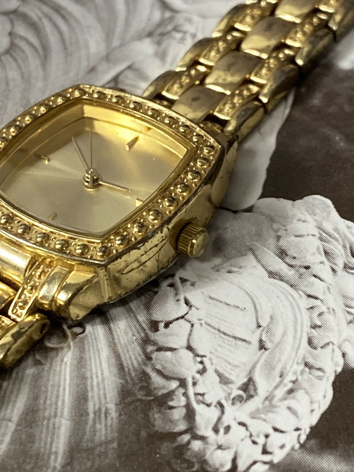Japanese Brand Vintage Avon Watch Rhinestone Gold Tone Size ONE SIZE - 10 Thumbnail