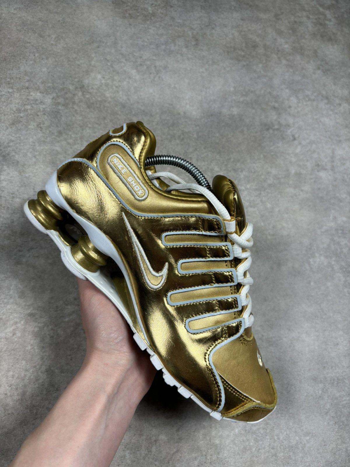 Nike RARE 2007 vintage never worn gold Nike Shox NZ Oro Bianco Size US 7.5 / IT 37.5 - 2 Thumbnail