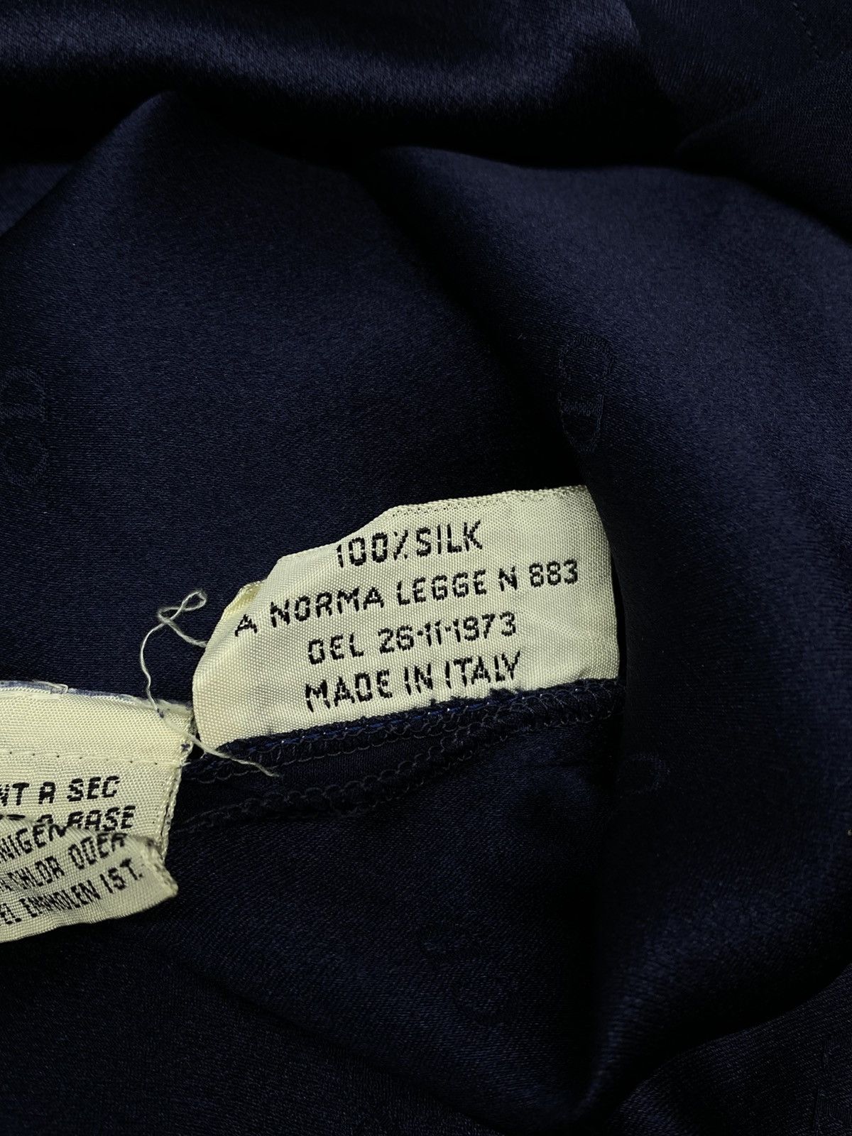 Christian Dior Monsieur Vintage 90s Christian Dior CD Monogram Silk Shirt Navy Blue Size US S / EU 44-46 / 1 - 13 Thumbnail