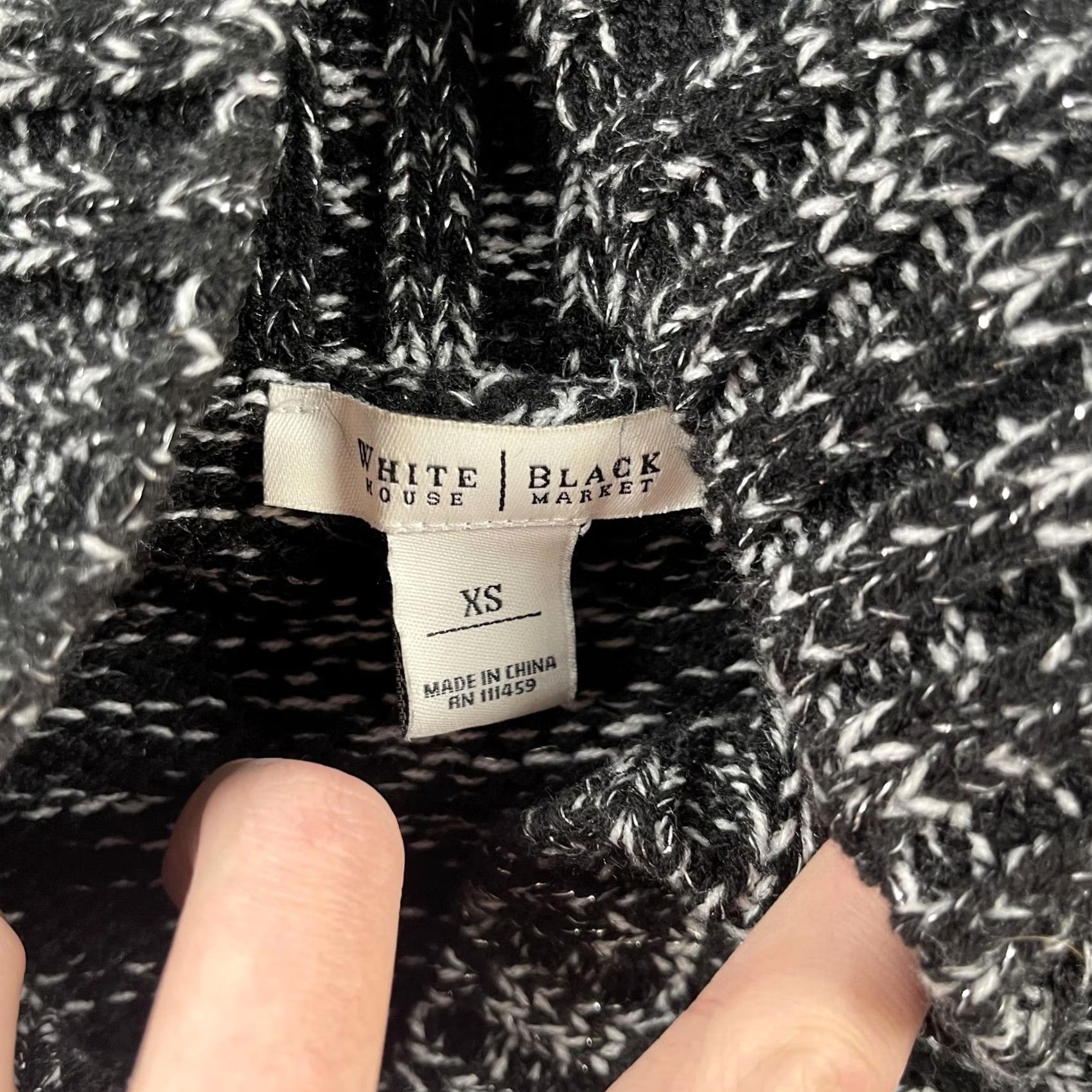 White House Black Market White House Black Market Sweater Womens XS Black V-Neck Chunky Knit Pullover Size XS / US 0-2 / IT 36-38 - 2 Thumbnail