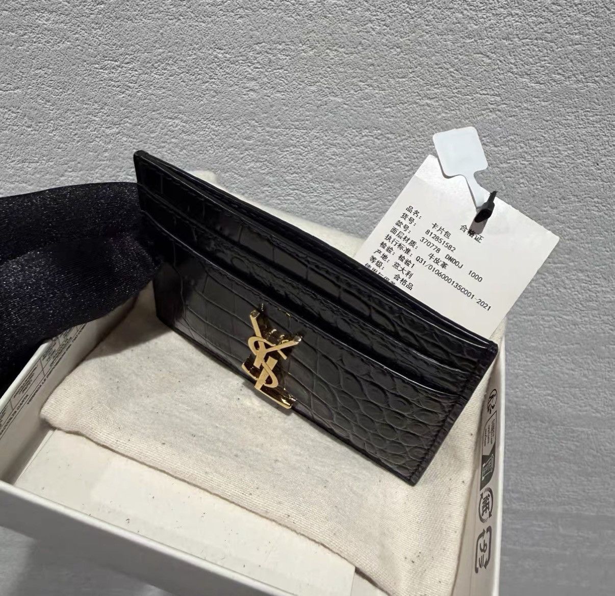 Yves Saint Laurent YSL CASSANDRE Embossed Crocodile Pattern Leather Card J42 Size ONE SIZE - 3 Thumbnail