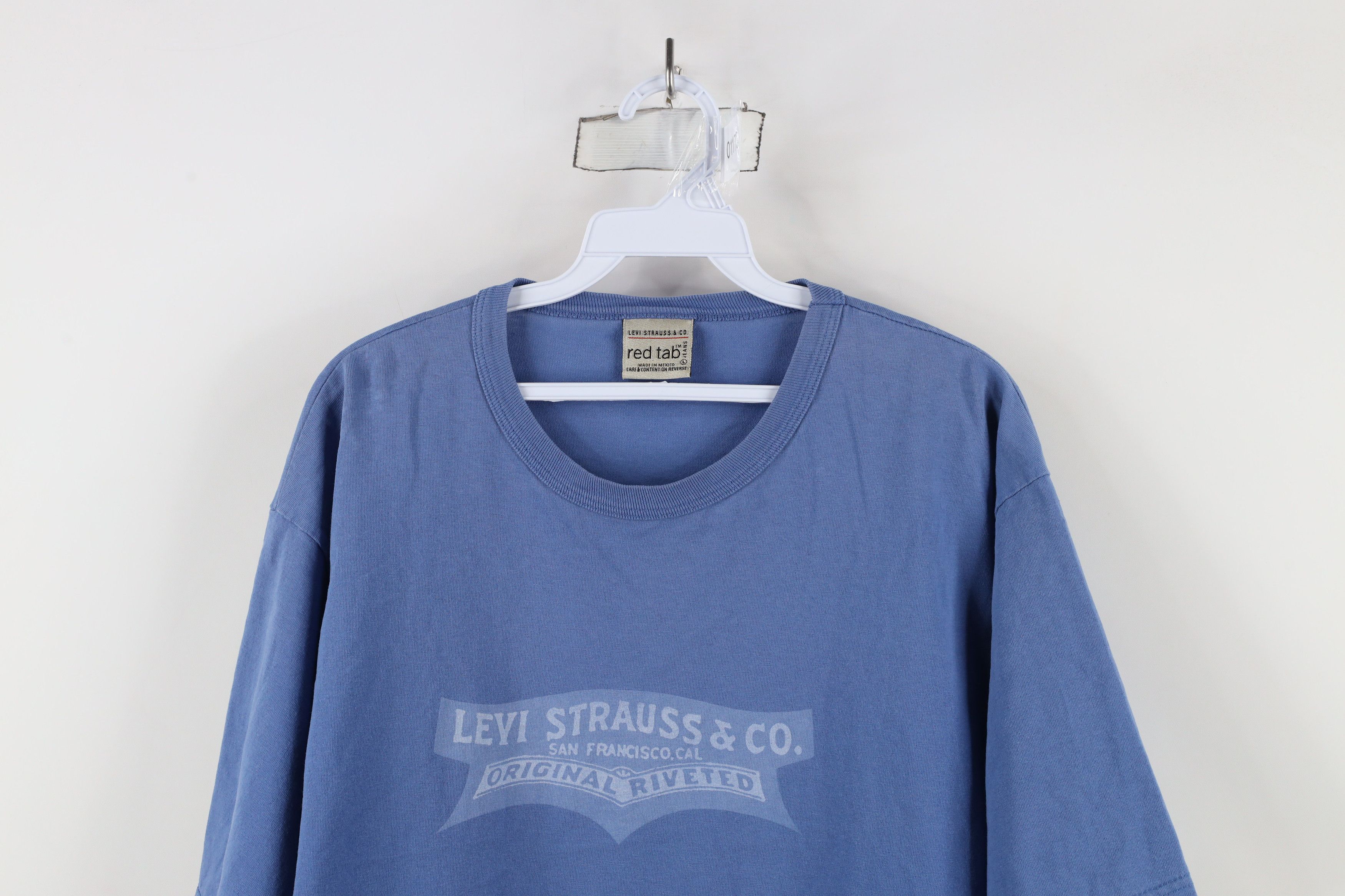 Levi's × Vintage Vintage Y2K Levis Red Tab Spell Out Center Logo T-Shirt Blue Size US L / EU 52-54 / 3 - 2 Thumbnail