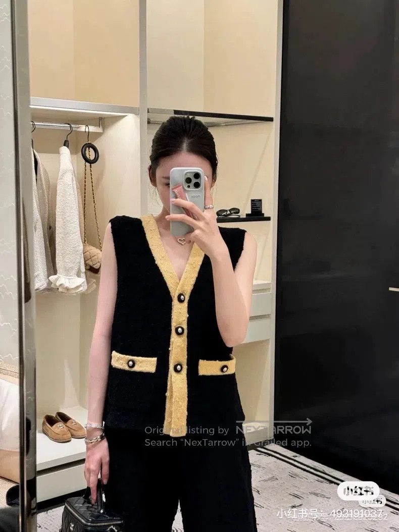 Chanel Chanel 24K black and gold knitted vest Size XXS / US 00 / IT 34 - 6 Thumbnail