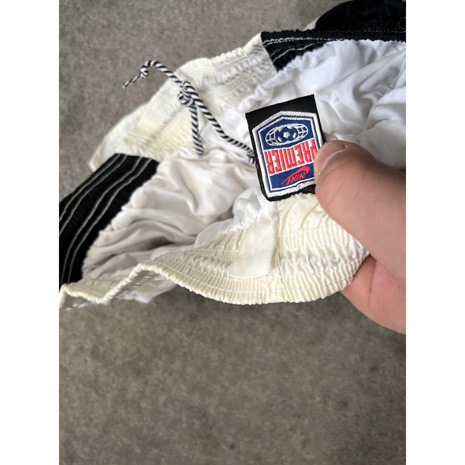 Nike VINTAGE Nike Premier Shorts Mens Small Black & White 90s Nylon Soccer Futbol 26W Size US 29 - 3 Thumbnail
