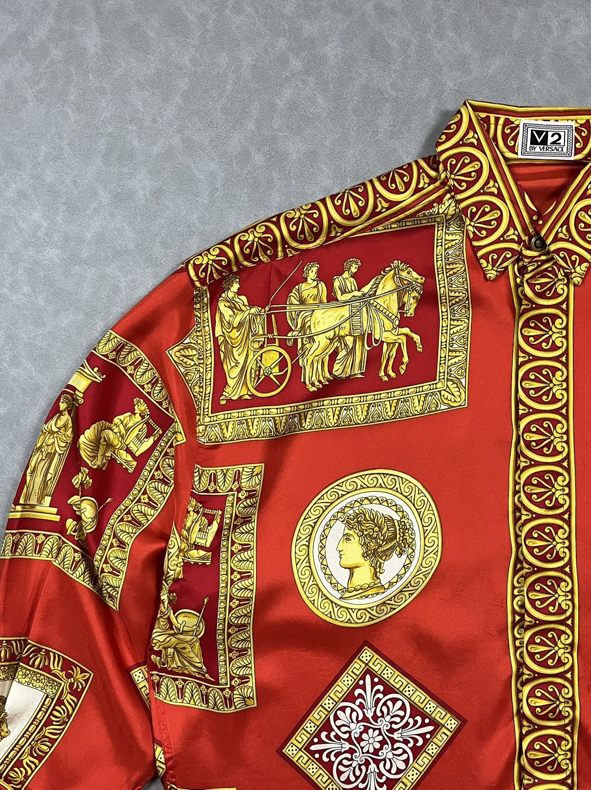 Versace 90s Versace V2 silk Size US L / EU 52-54 / 3 - 6 Thumbnail