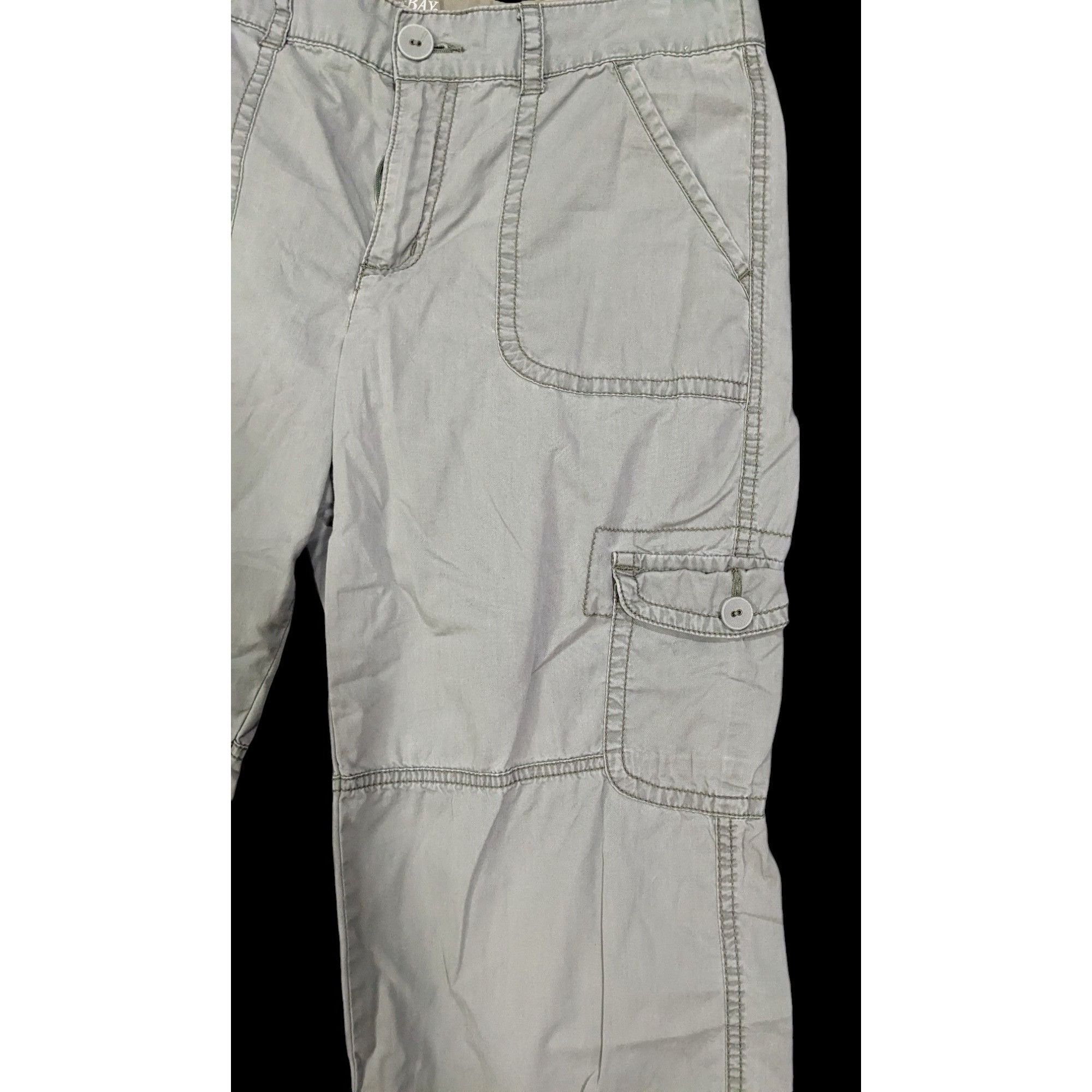 St. Johns Bay Preppy Casual Grey Capris by St. John's Bay Size 34" / US 12 / IT 48 - 3 Thumbnail
