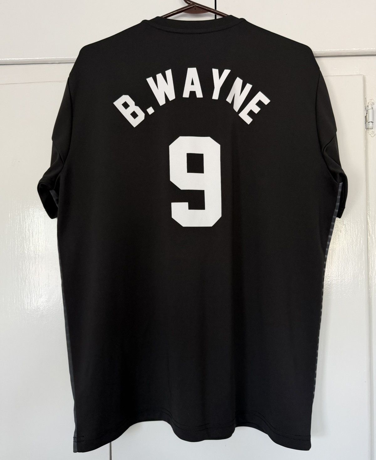 DC Comics BOX LUNCH BATMAN WAYNE INDUSTRIES SOCCER JERSEY DC COMICS L Size US L / EU 52-54 / 3 - 2 Thumbnail
