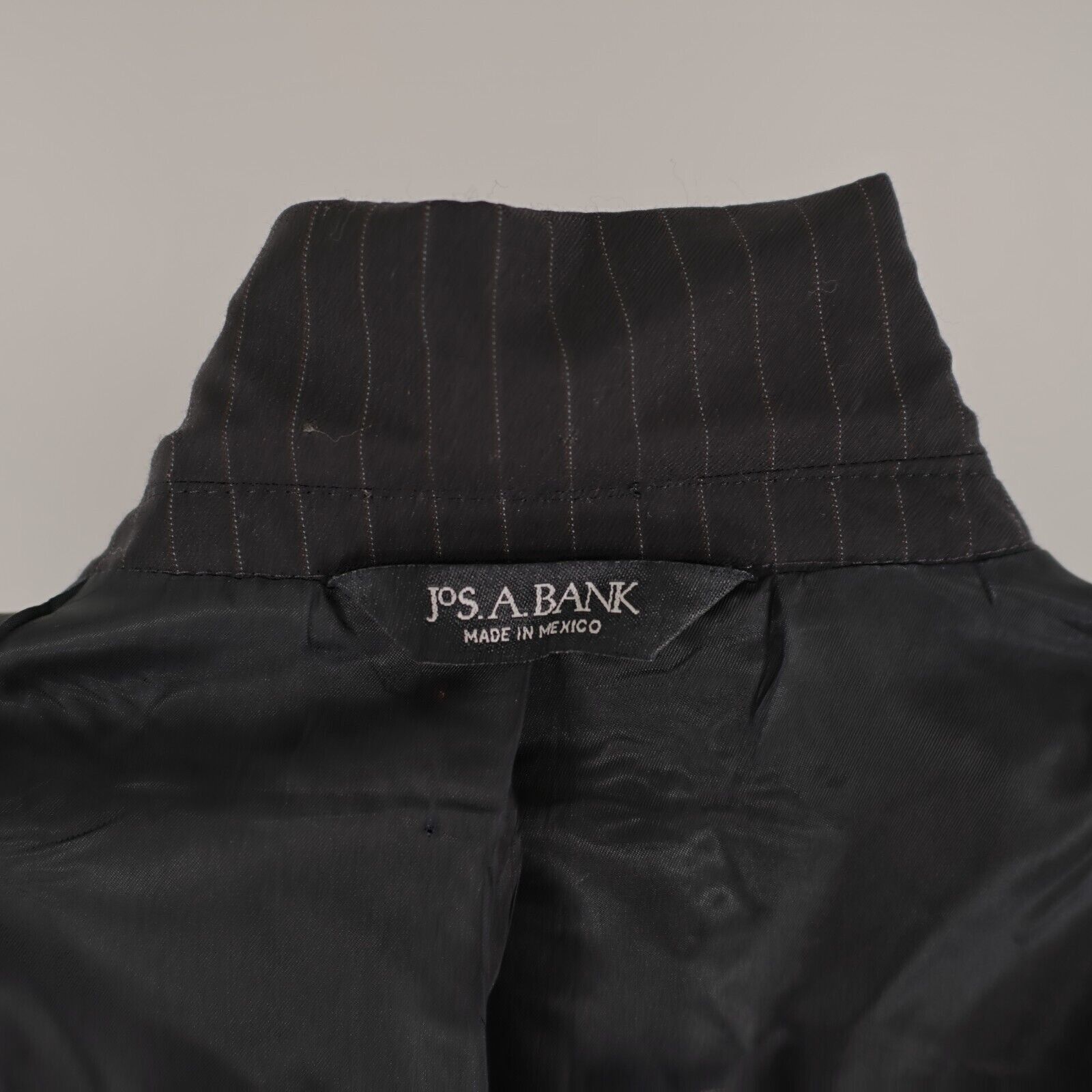 Jos. A. Bank Jos A Bank Signature Wool 2 Piece Suit 42S 39/29 Black W/ Br Size 42S - 15 Thumbnail