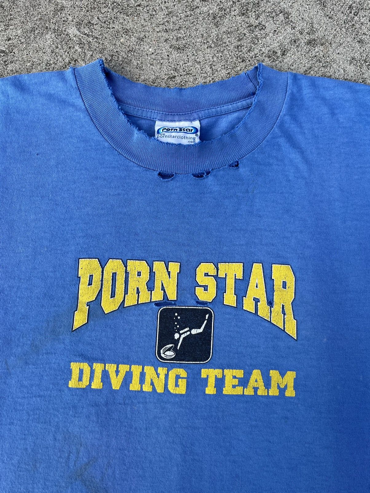 Vintage Rare Vintage 90’s Porn Star “Diving Team” Thrashed T-Shirt Size US XL / EU 56 / 4 - 4 Thumbnail
