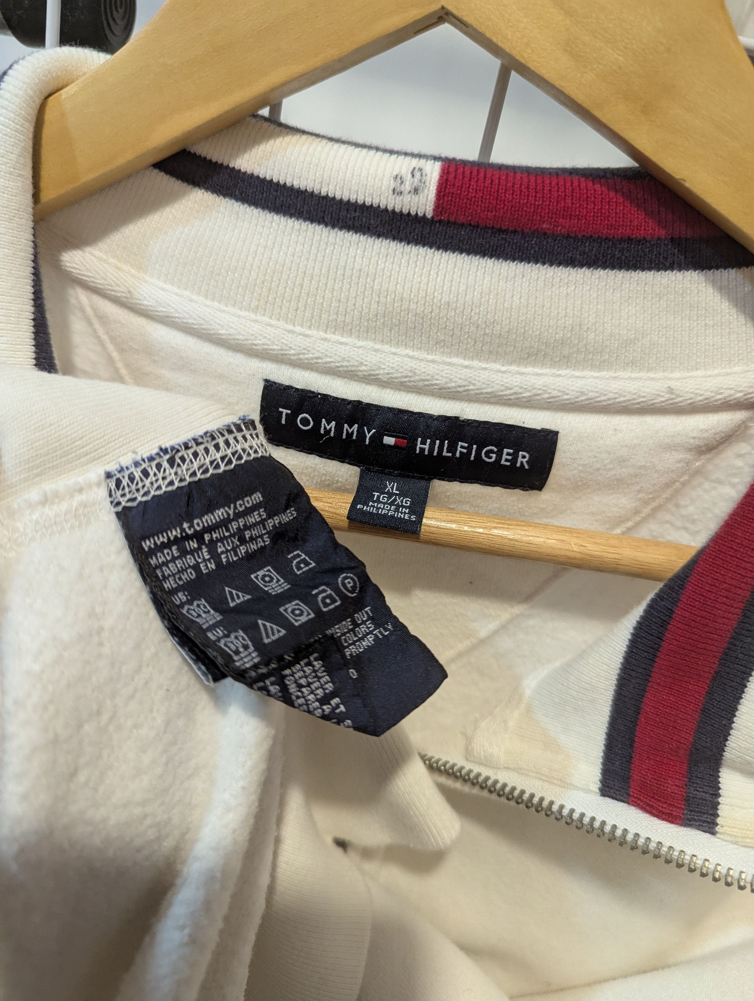 Tommy Hilfiger × Vintage Vintage Tommy Hilfiger Spellout Half Zipper Sweatshirt Size US XL / EU 56 / 4 - 3 Thumbnail