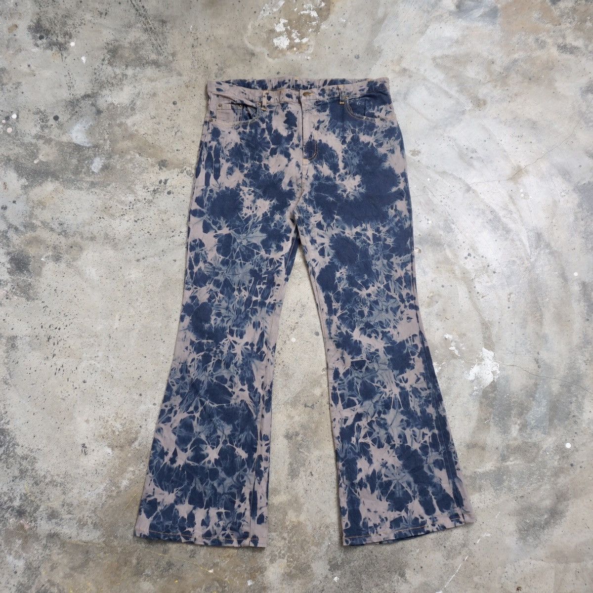 image of If Six Was Nine x Le Grande Bleu L G B Unknown Acid Wash Flare Jean in Acid Light Indigo (Size 35)