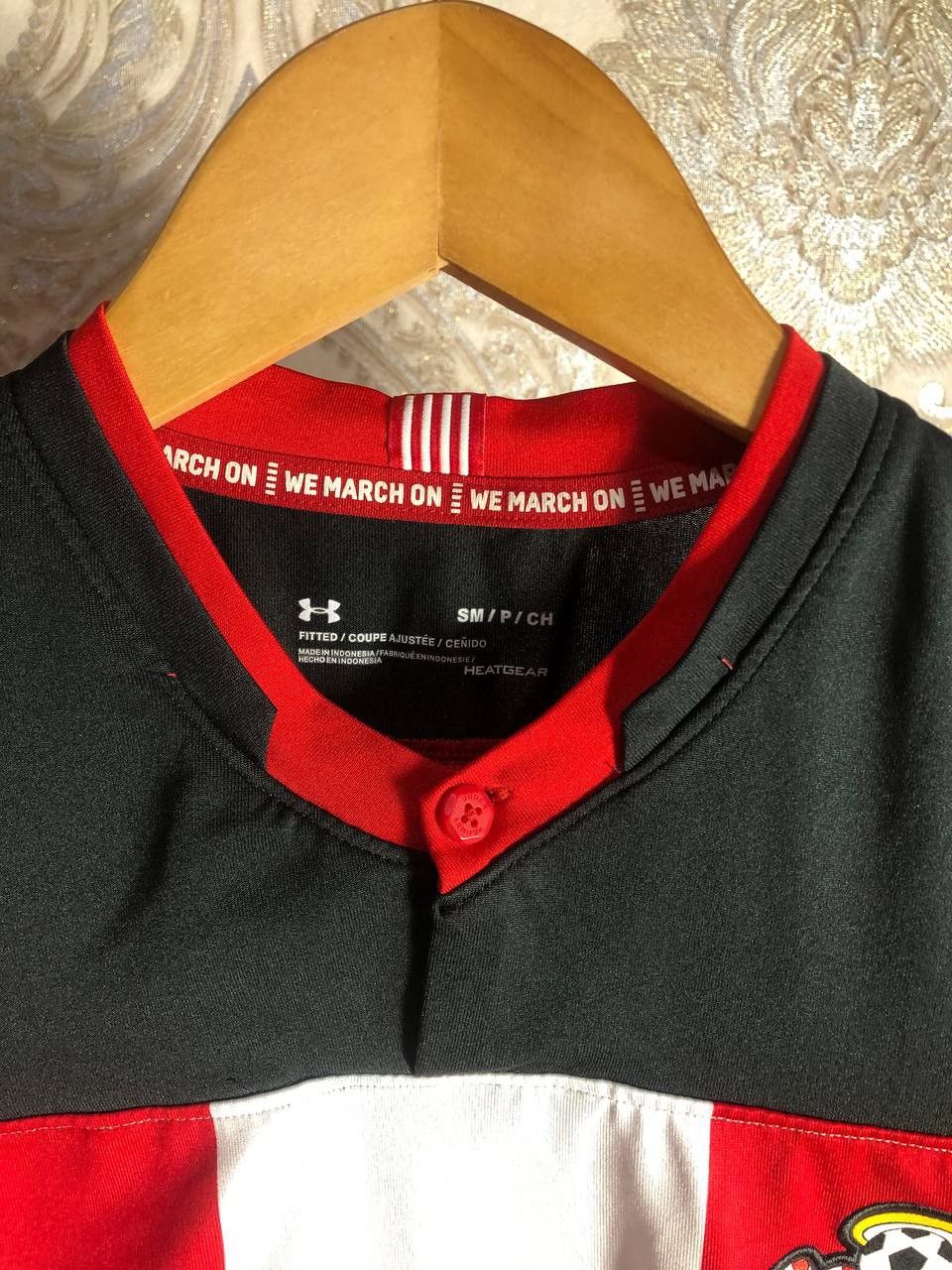 Under Armour VINTAGE UNDER ARMOUR FC SOUTHAMPTON ENGLAND SOCCER JERSEY Size US S / EU 44-46 / 1 - 5 Thumbnail