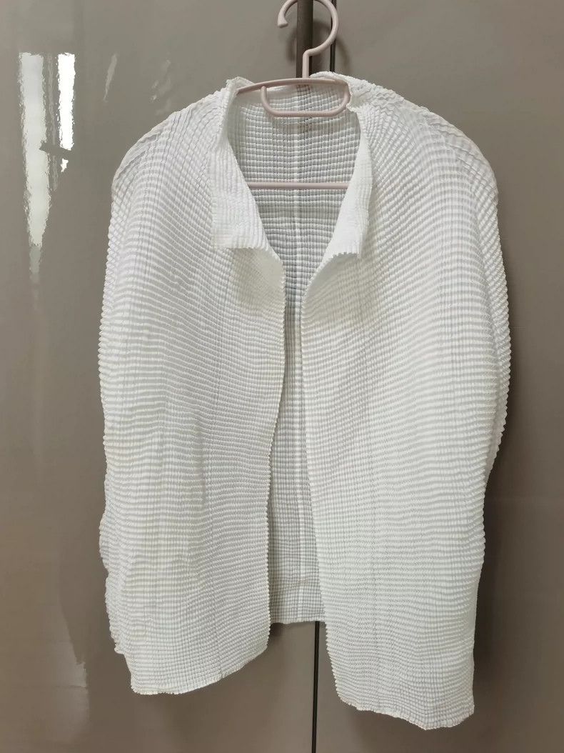 Issey Miyake Issey Miyake size:2 White mainline coat Size XS / US 0-2 / IT 36-38 - 2 Thumbnail