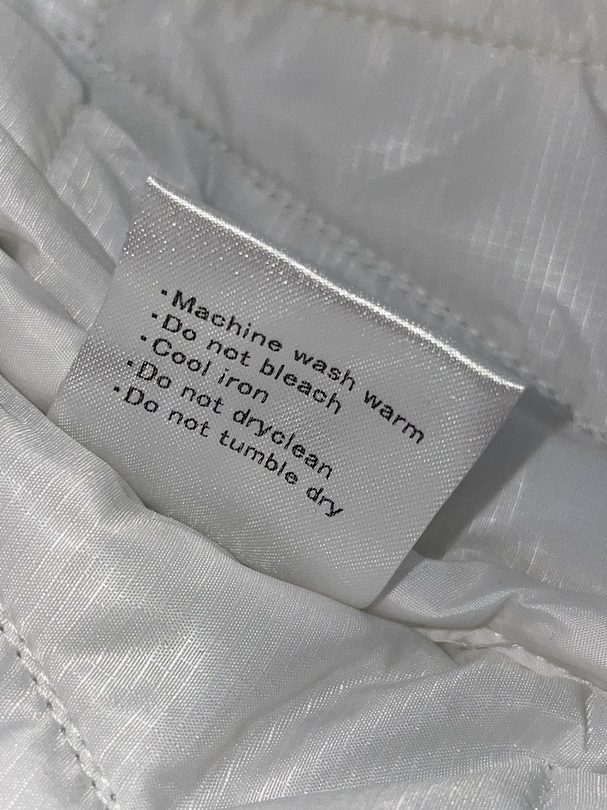 Vlone Vlone V Logo Pattern Quilted Puffer Jacket White Size XL Size US XL / EU 56 / 4 - 8 Thumbnail