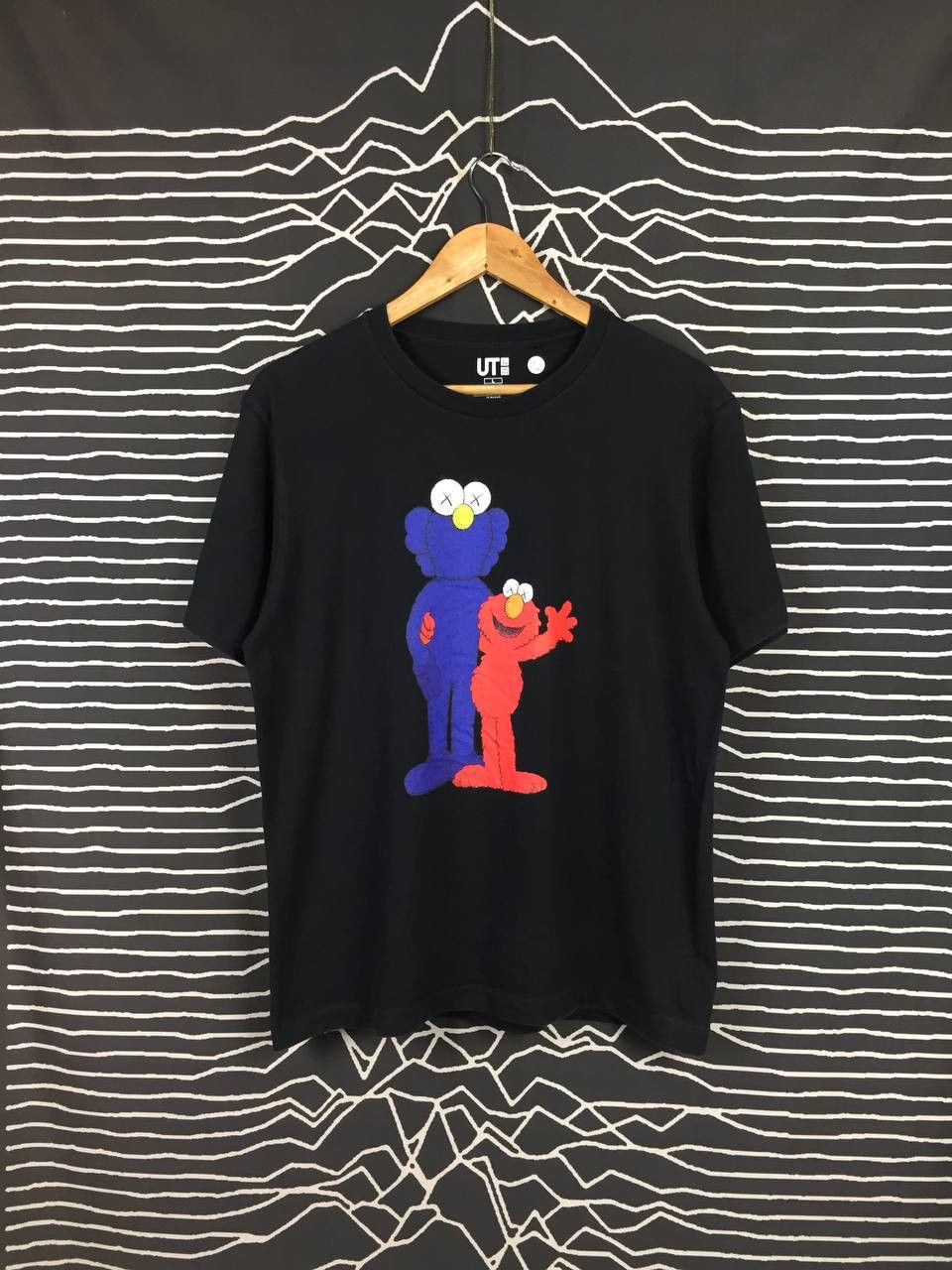 Japanese Brand × Kaws × Uniqlo Uniqlo X Kaws X Sesame Street Bff Elmo Tee Size US L / EU 52-54 / 3 - 1 Thumbnail