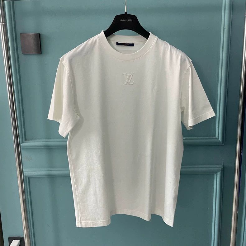 Louis Vuitton Louis Vuitton Embossed logo chest white short sleeve 2501-N Size US M / EU 48-50 / 2 - 1 Thumbnail