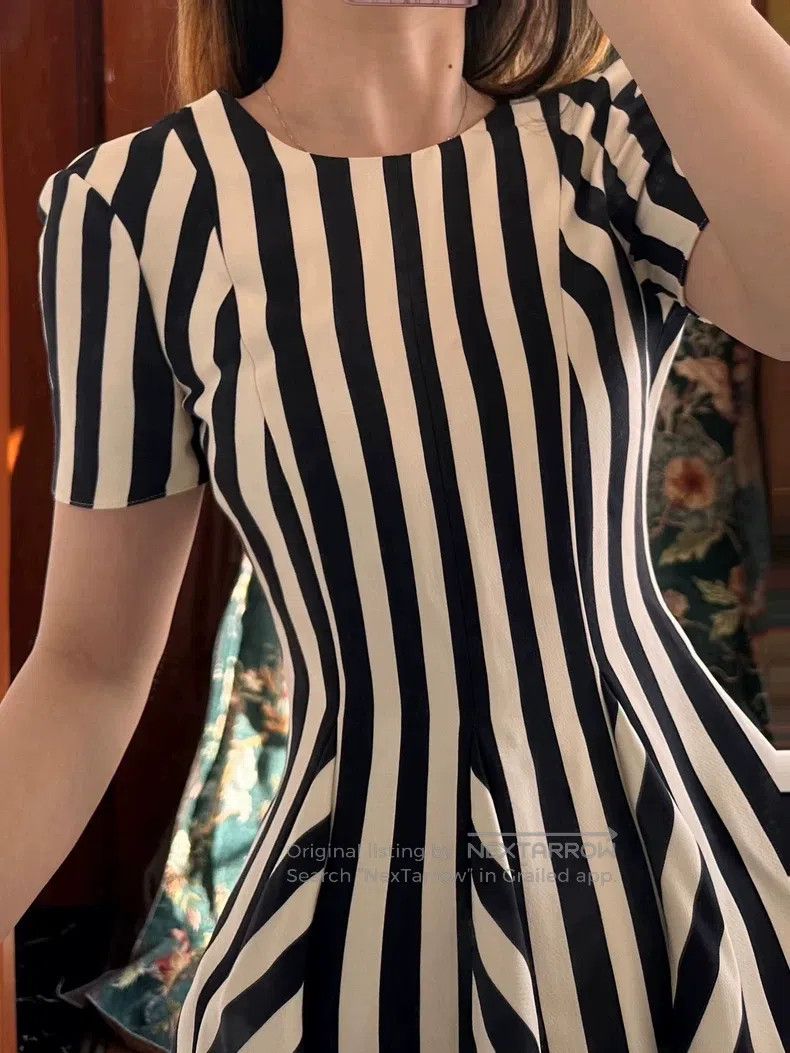 Valentino Valentino Black and white striped three-dimensional petal Size S / US 4 / IT 40 - 3 Thumbnail
