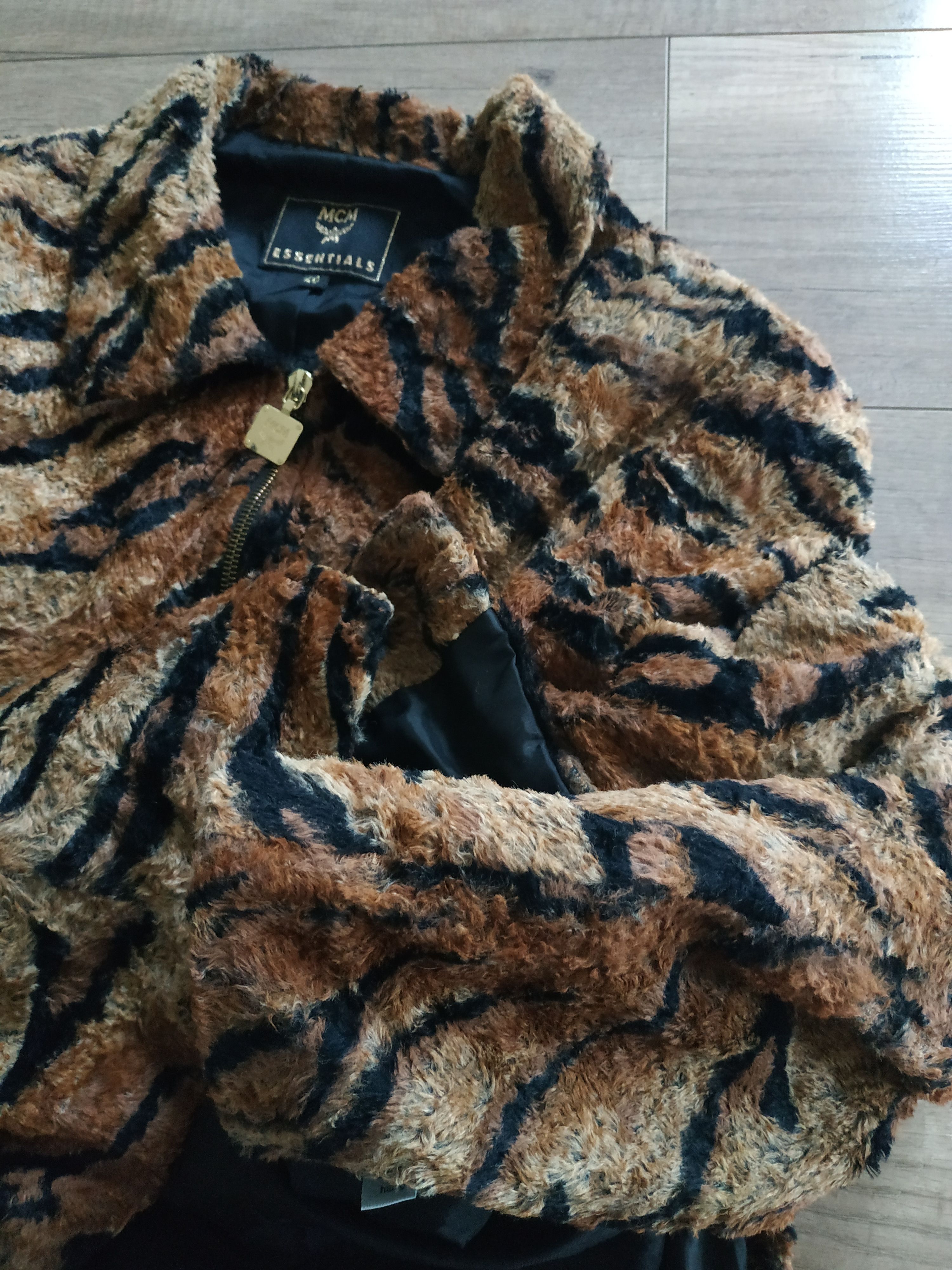 MCM × Vintage MCM Women's Tiger Print Vintage 90's Jacket, s. 40 (MEDIUM) Size M / US 6-8 / IT 42-44 - 3 Thumbnail