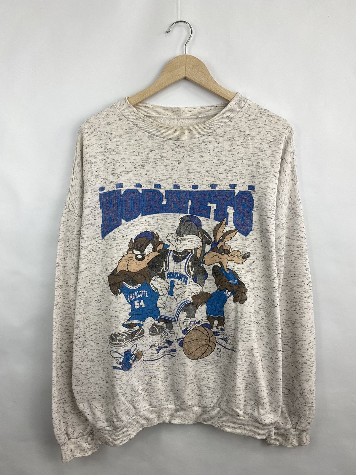 NBA Vintage 1990 Charlotte Hornets NBA Looney Tunes Sweatshirt Size US XL / EU 56 / 4 - 3 Thumbnail